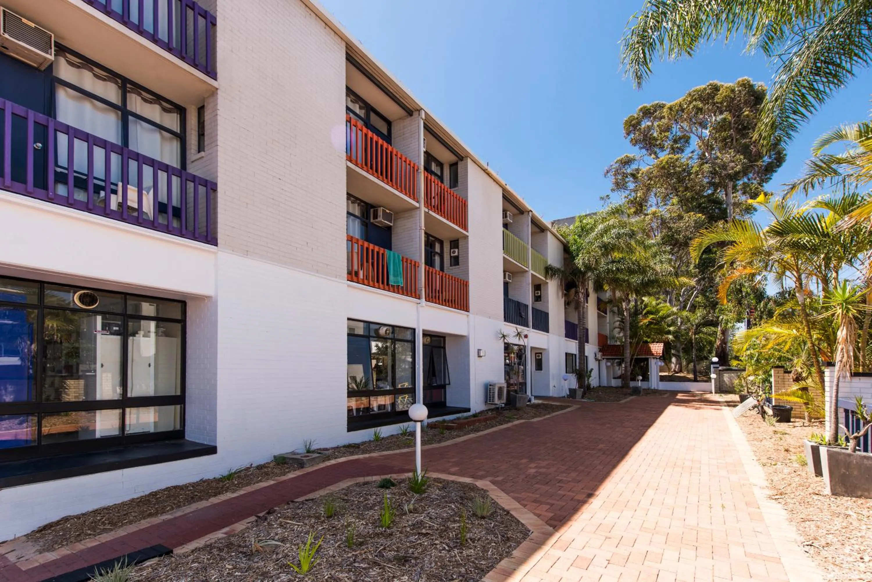 Facade/entrance in Billabong Backpackers Resort