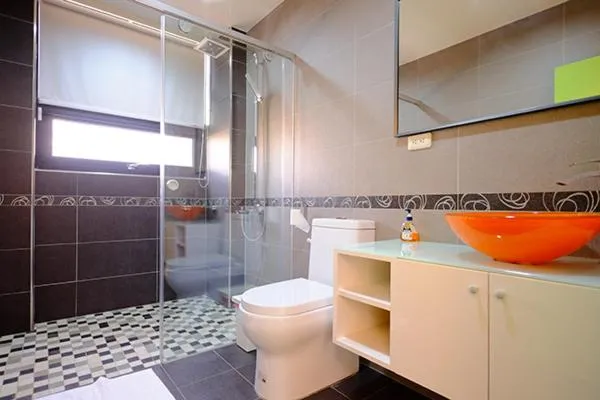 Bathroom in Little SkyLark B&B