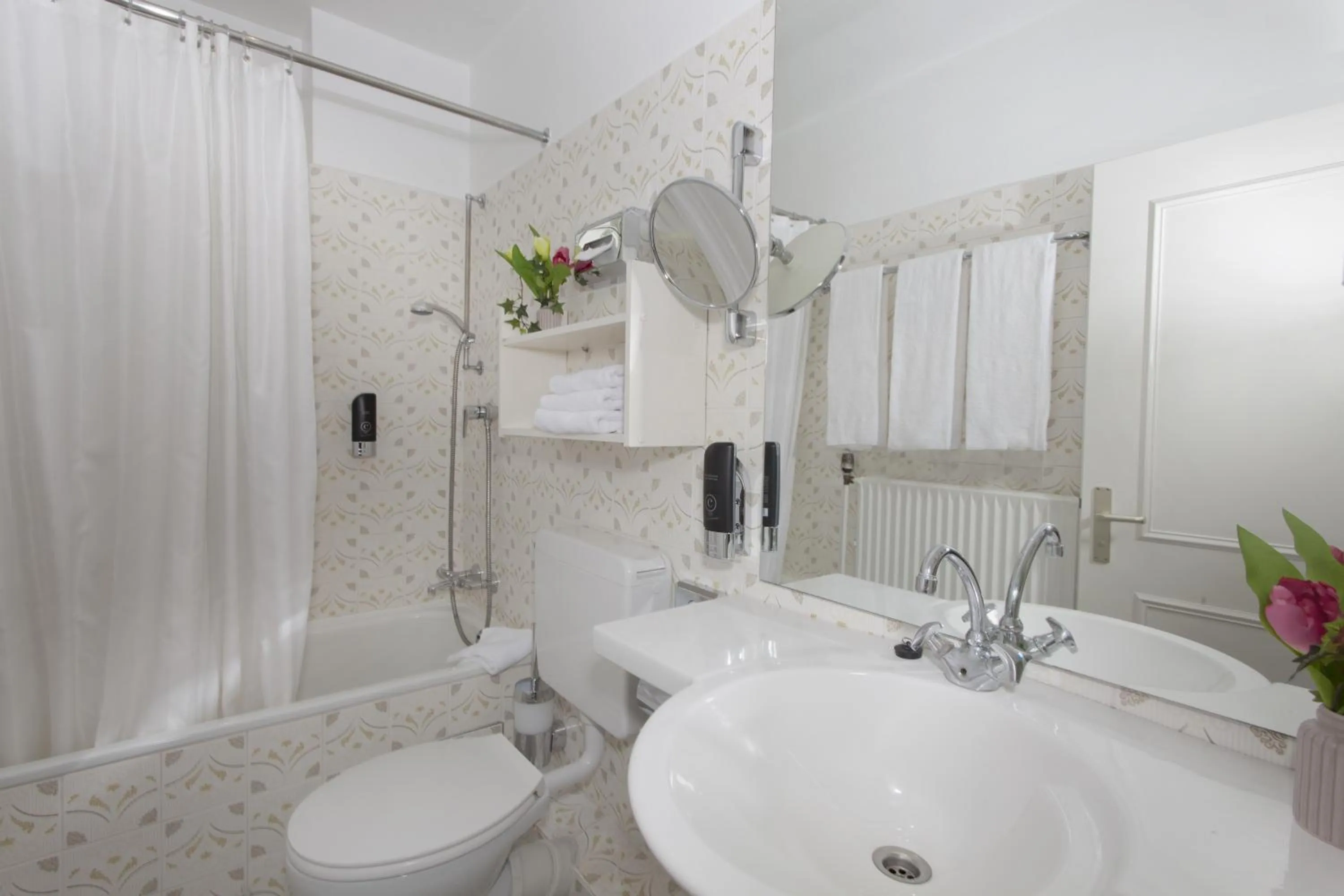 Bathroom in Gästehaus Kaiserhof Lübeck