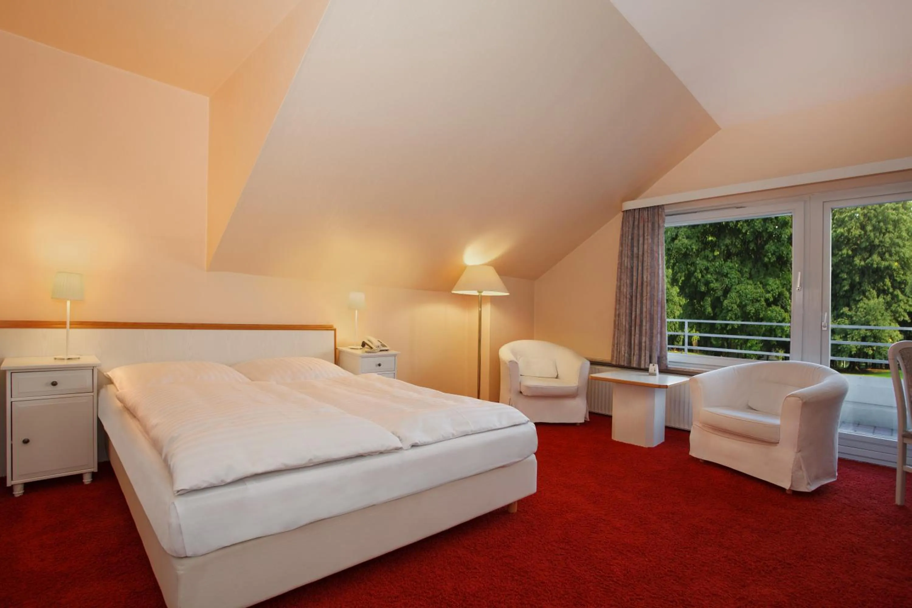 Photo of the whole room, Bed in Gästehaus Kaiserhof Lübeck