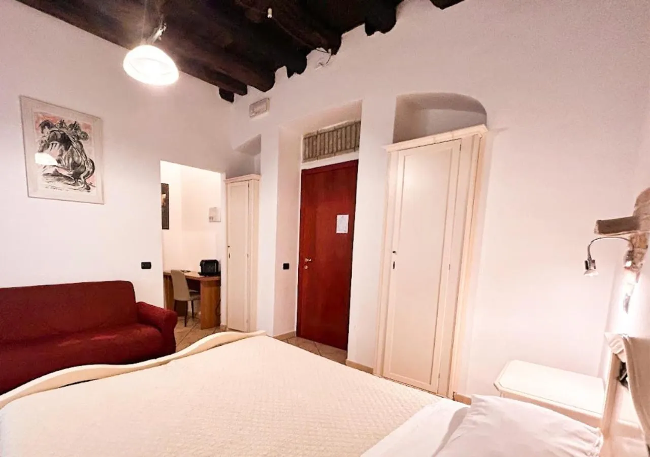 Photo of the whole room, Bed in Sardinia Domus