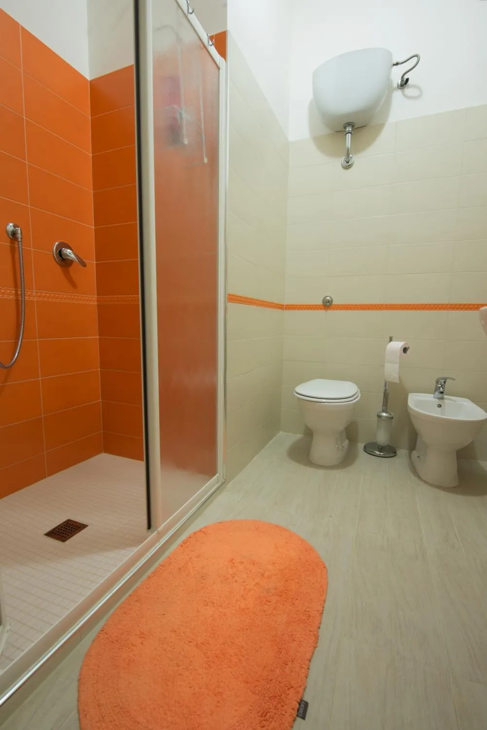 Bathroom in Fortyfourbandb