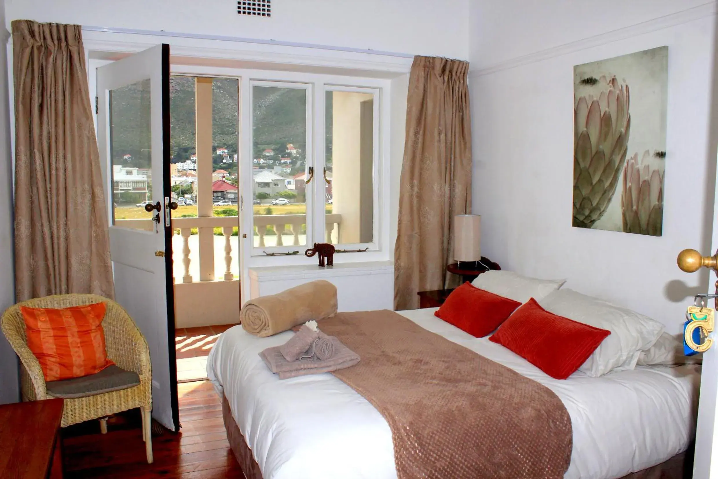 Double Room with Shared Bathroom - single occupancy in The Muize Double Room with Shared Bathroom - single occupancy in The Muize