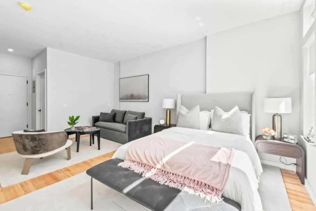 Luxe Studio w Juliet Balcony in Upper East