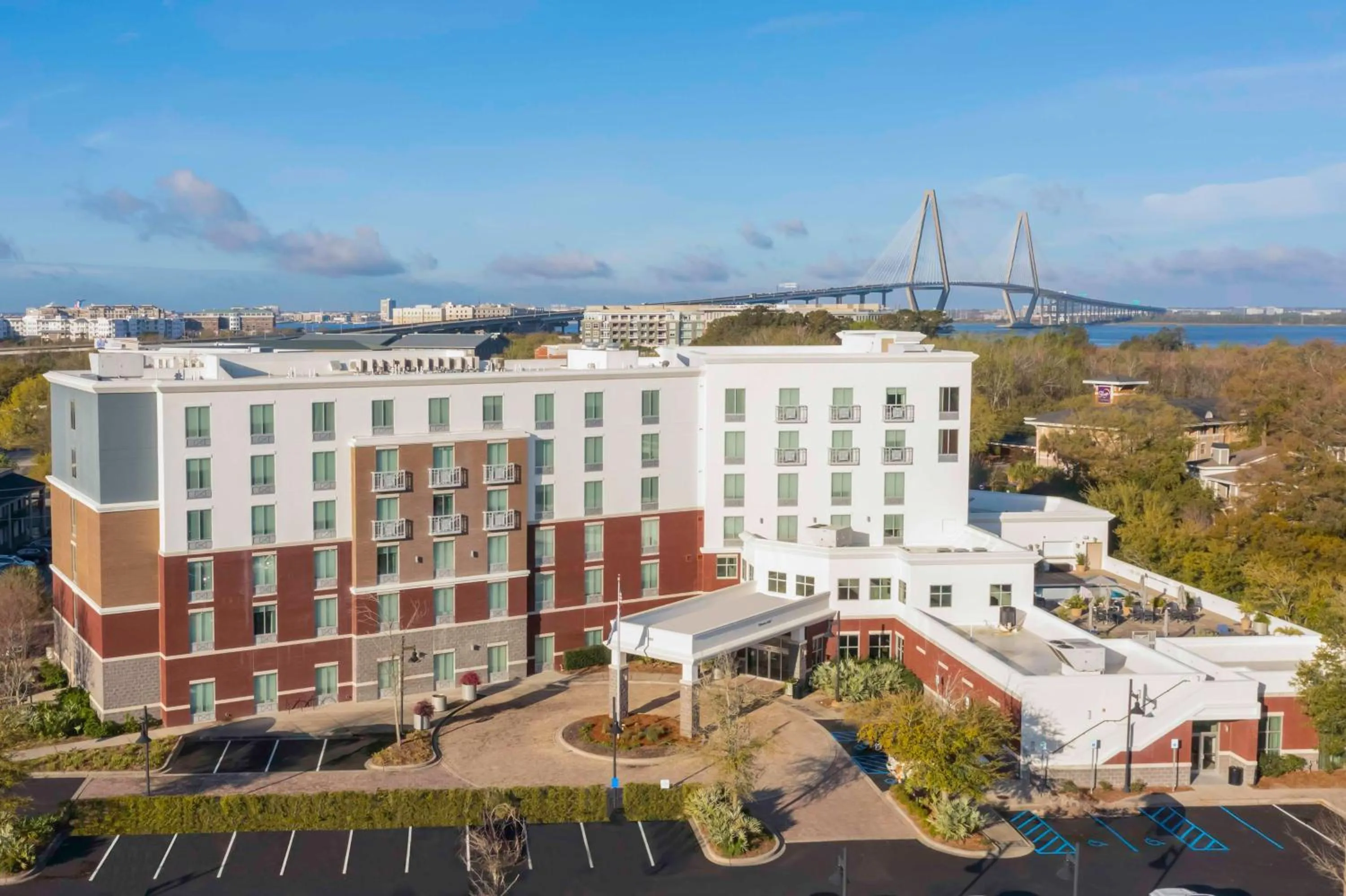 Property building in Hilton Garden Inn Charleston / Mt. Pleasant