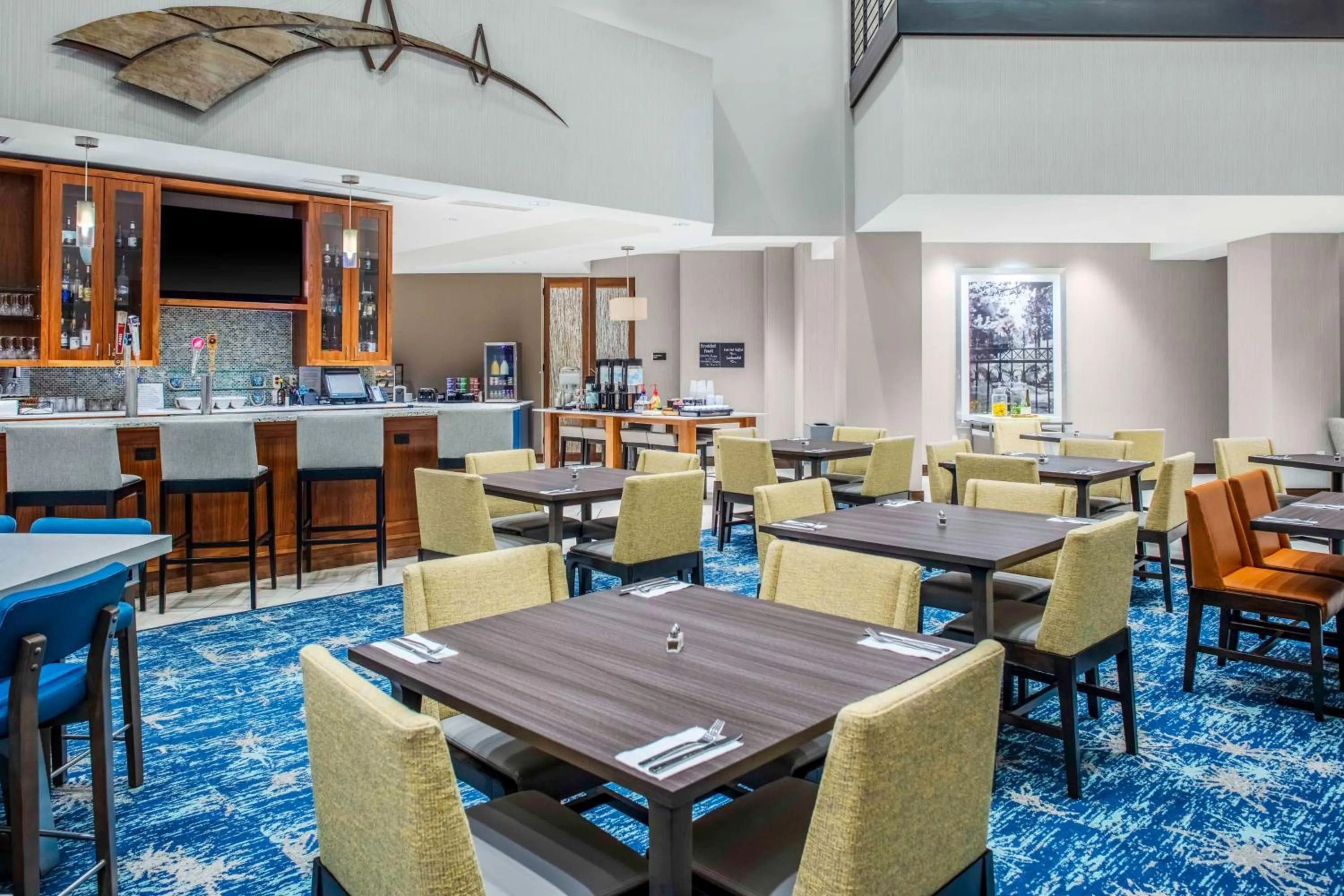 Restaurant/places to eat in Hilton Garden Inn Charleston / Mt. Pleasant