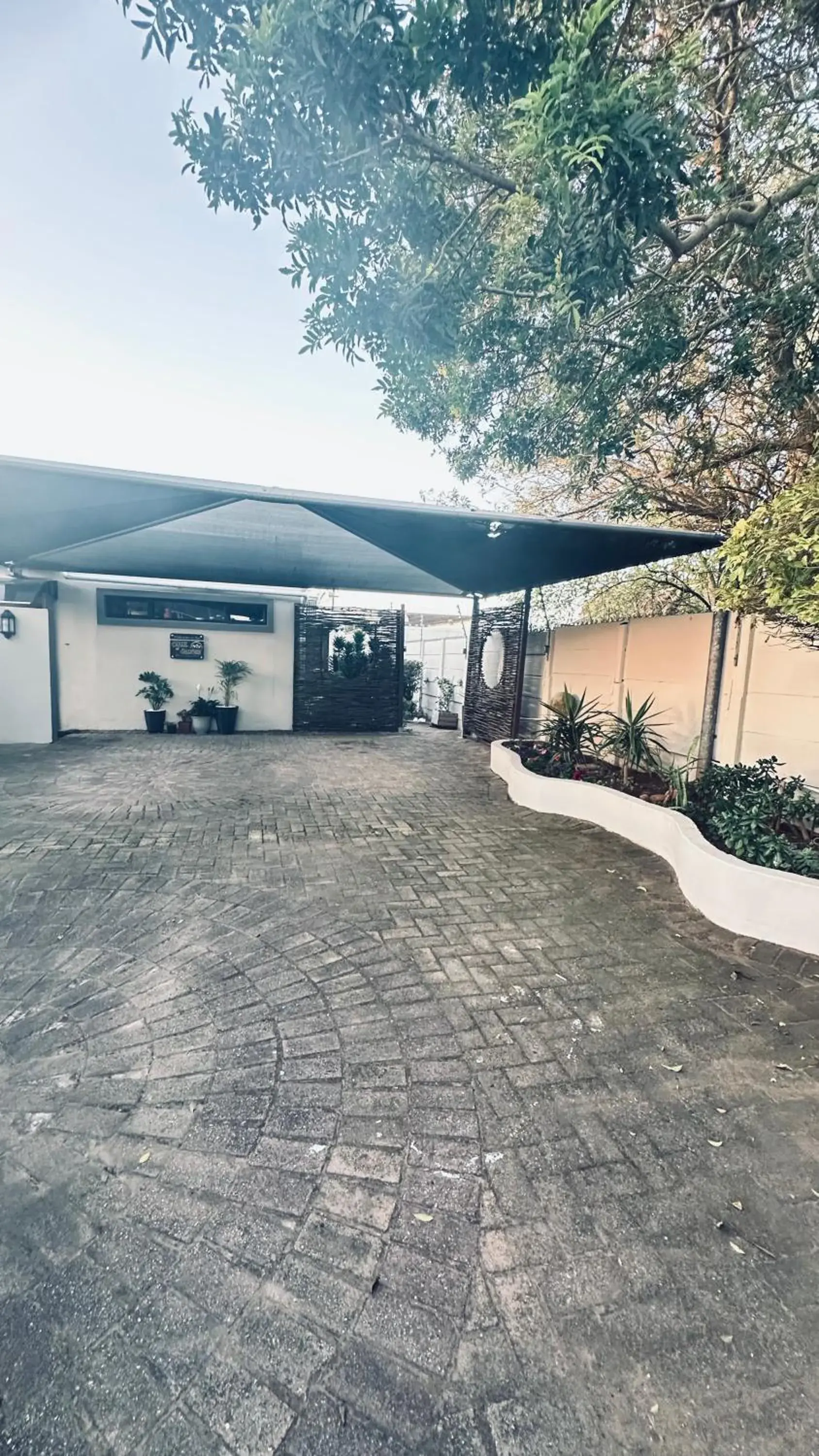 Property building in House of TallySesh Property building in House of TallySesh