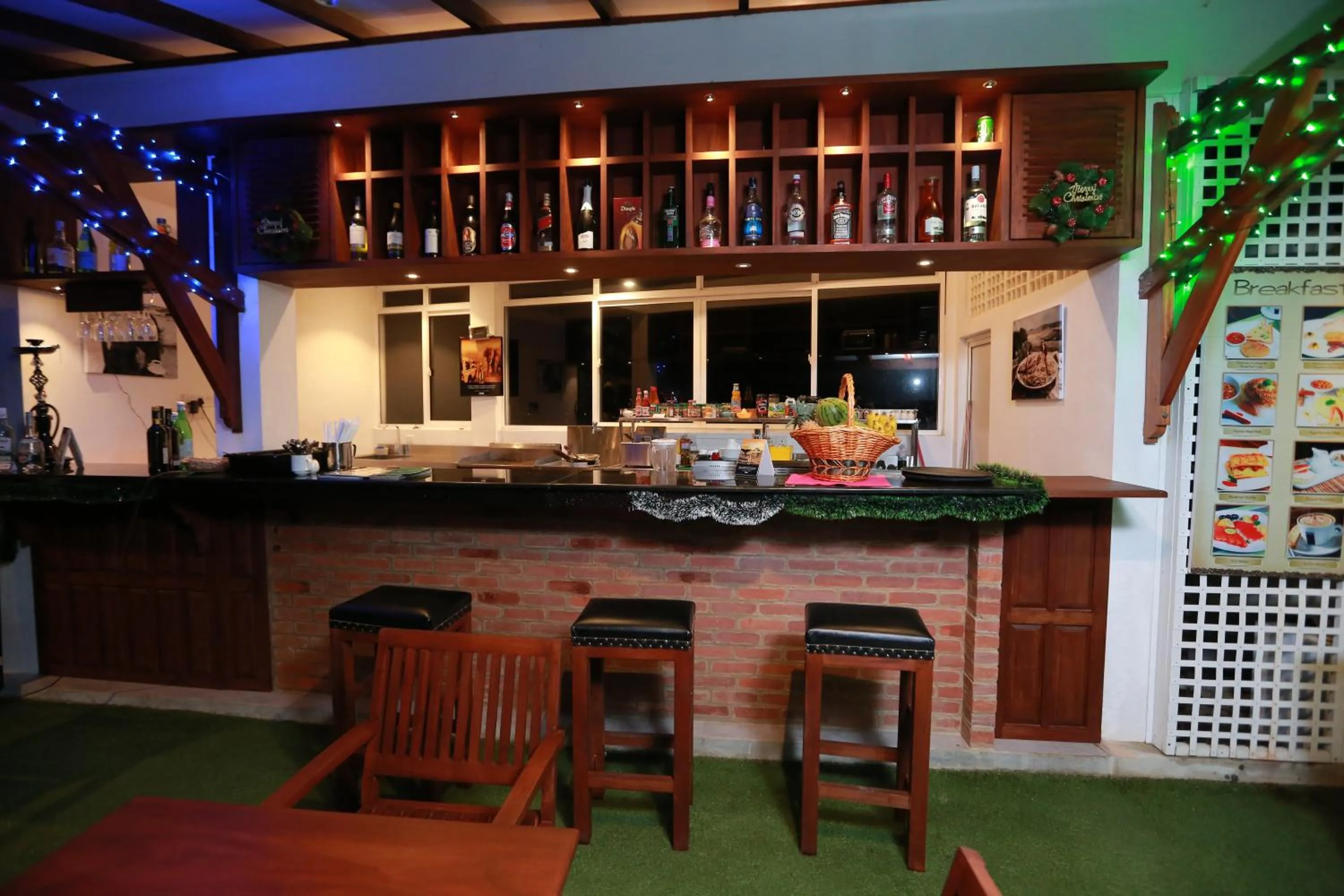 Lounge or bar in Refresh Hotel Hikkaduwa