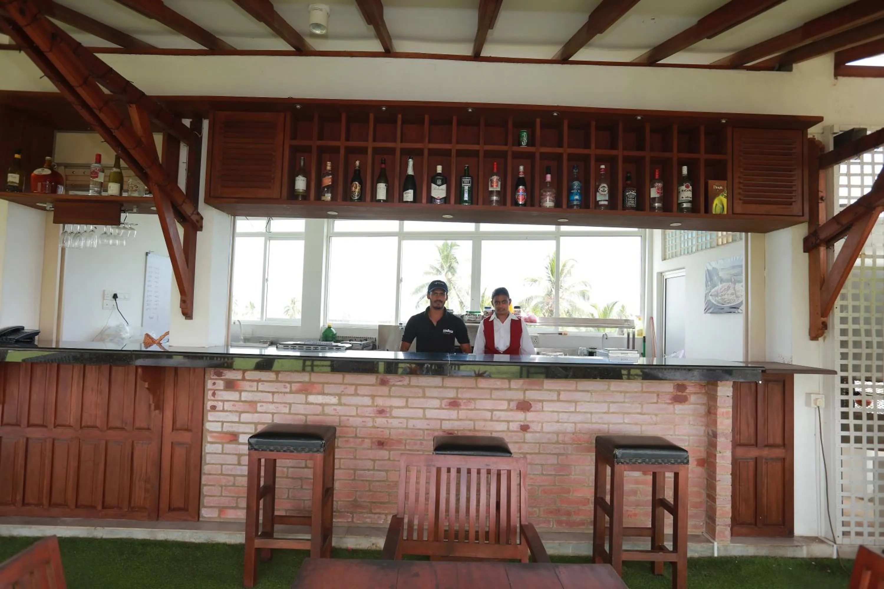 Swimming pool in Refresh Hotel Hikkaduwa