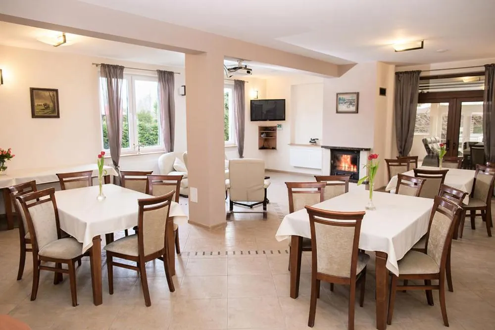 Large Double Room in Artemis