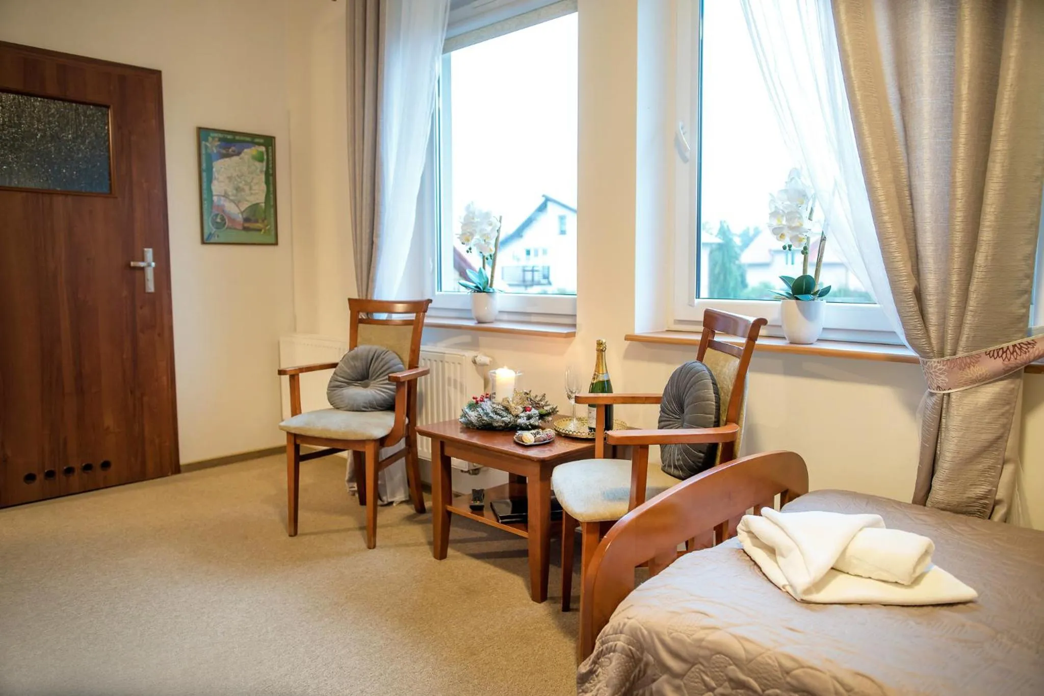 Photo of the whole room, Bed in Artemis