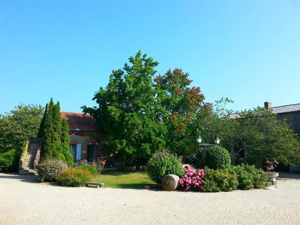 Property building in Château de la Galissonnière Property building in Château de la Galissonnière
