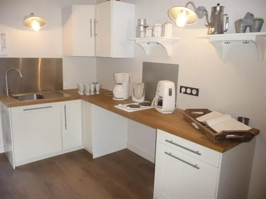 Dining area in Château de la Galissonnière Dining area in Château de la Galissonnière