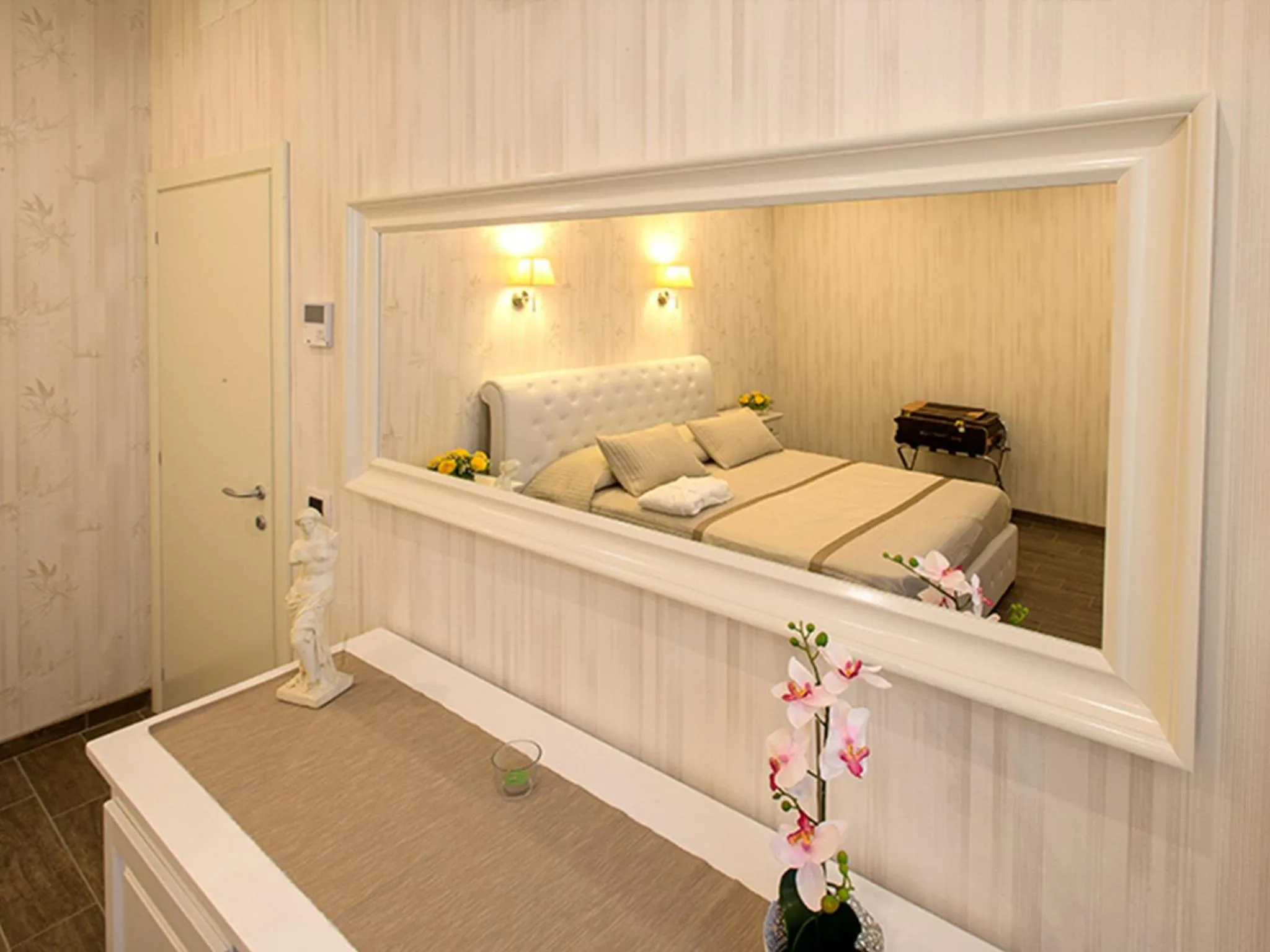 Decorative detail, Bed in Locanda di Mosconi