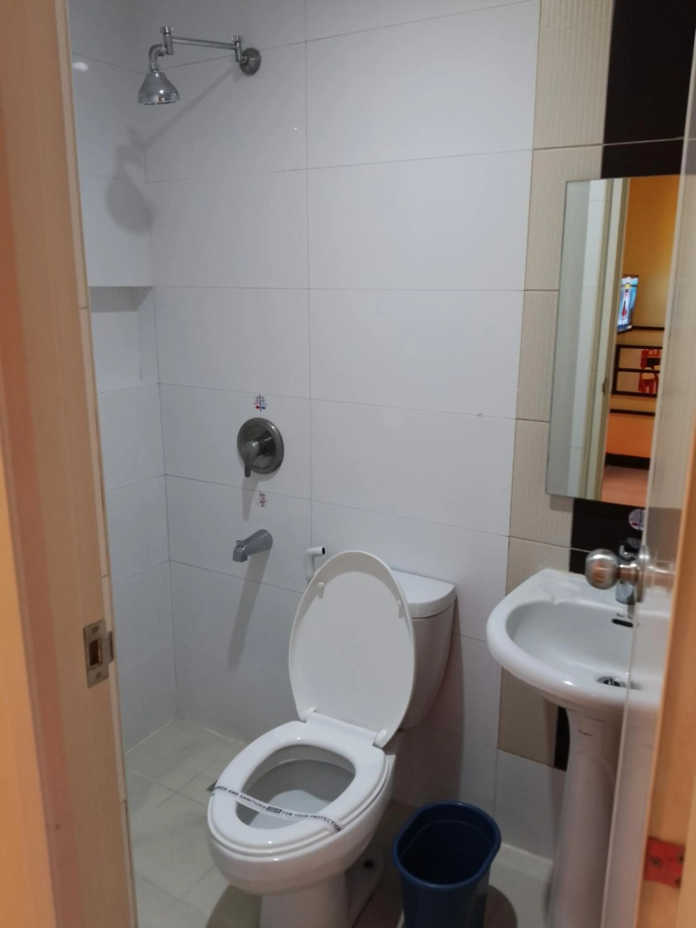 Bathroom in Hotel Sogo - EDSA, Pasay Harrison
