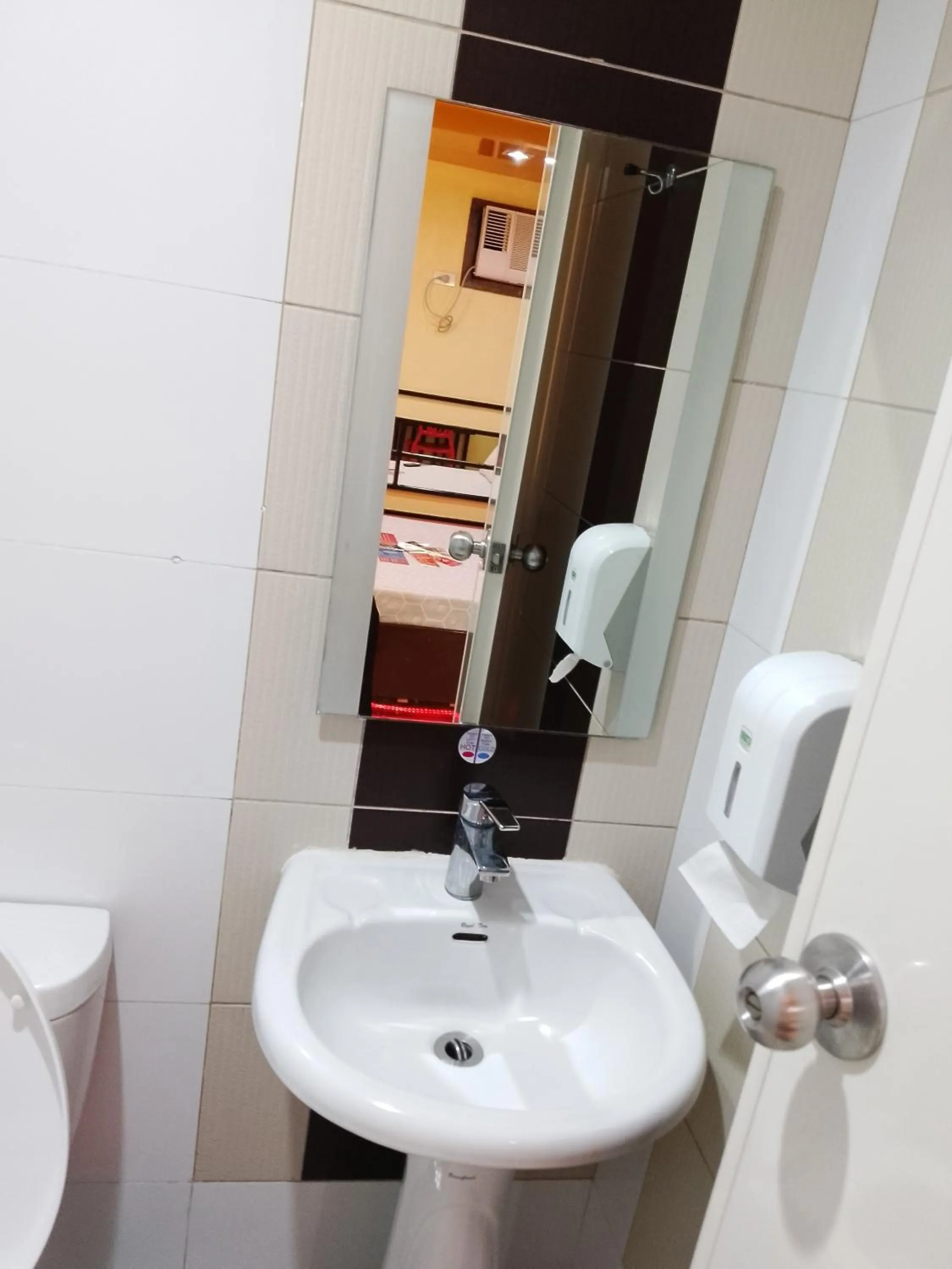 Bathroom in Hotel Sogo - EDSA, Pasay Harrison