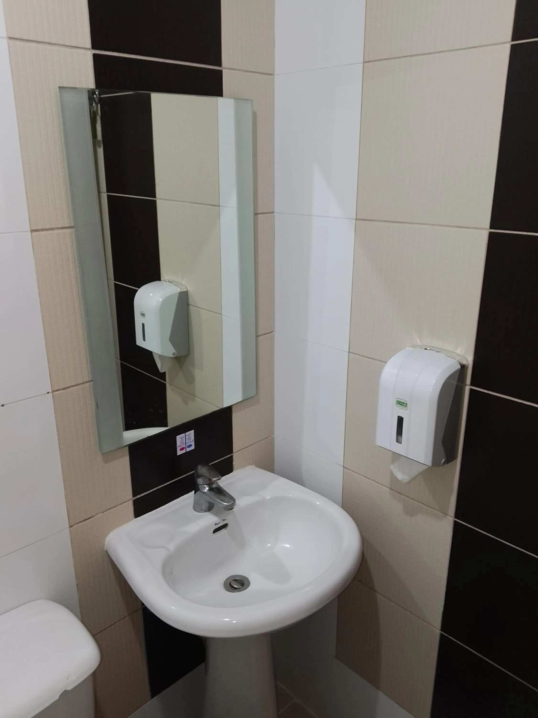 Bathroom in Hotel Sogo - EDSA, Pasay Harrison