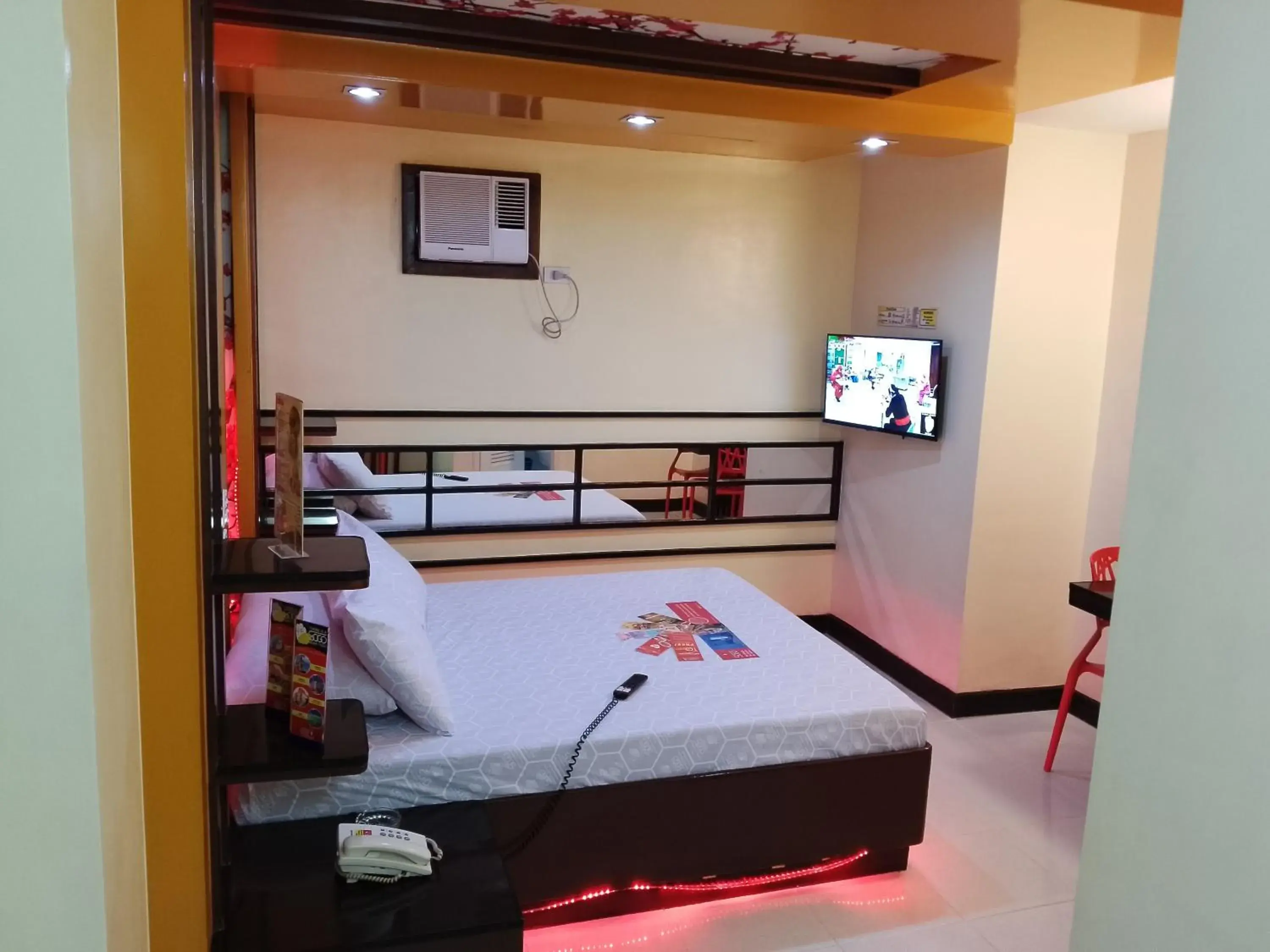 Bedroom, Bed in Hotel Sogo - EDSA, Pasay Harrison Bedroom, Bed in Hotel Sogo - EDSA, Pasay Harrison