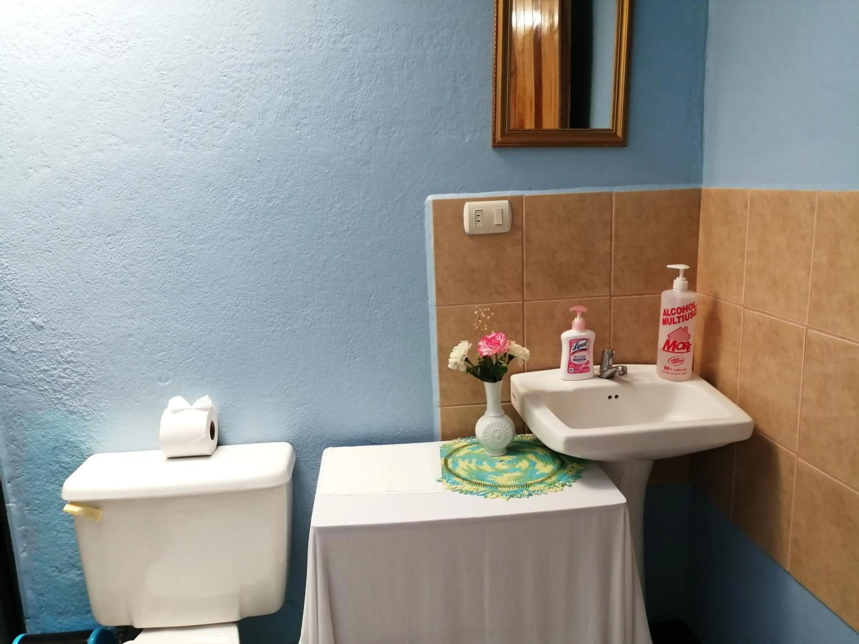 Bathroom in Monte Los Lirios Lodge