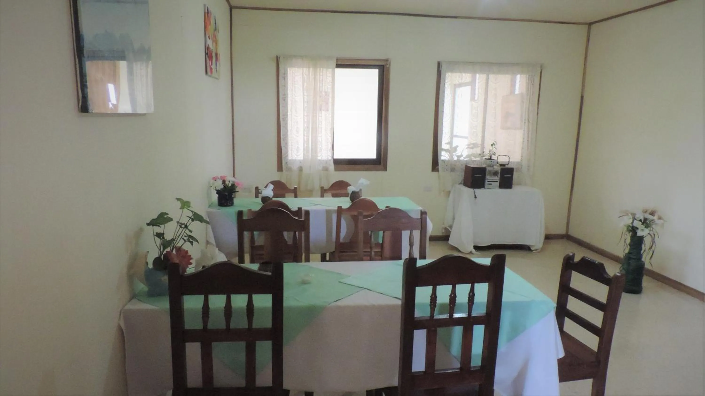 Breakfast in Monte Los Lirios Lodge