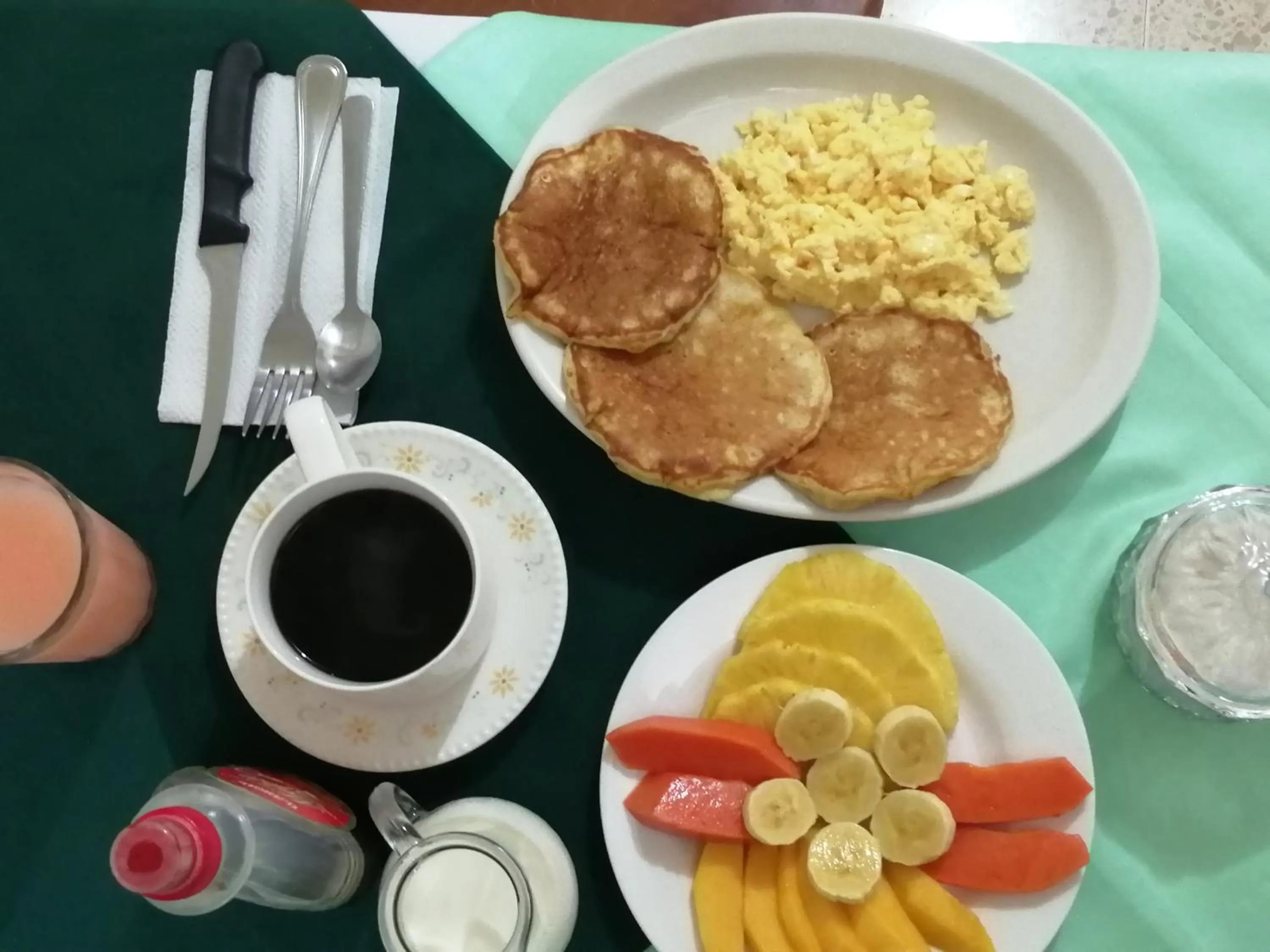 Breakfast in Monte Los Lirios Lodge