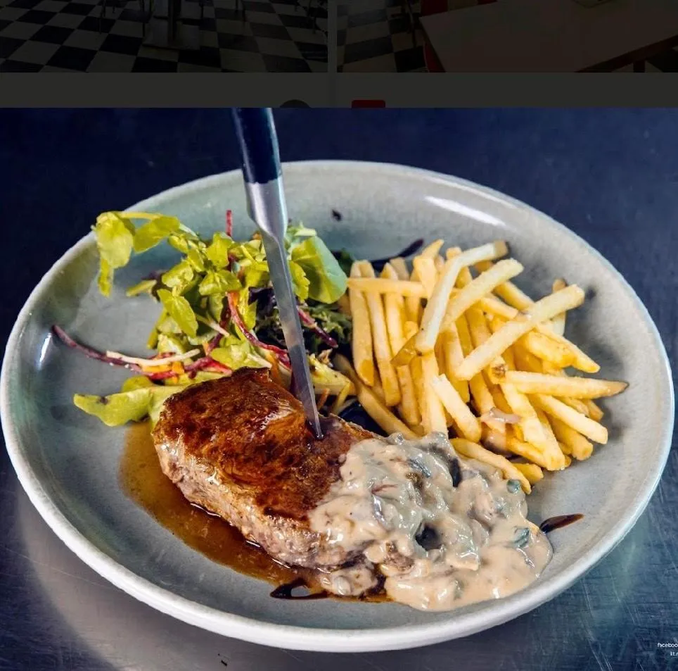 Restaurant/places to eat in Stag Park Accommodation