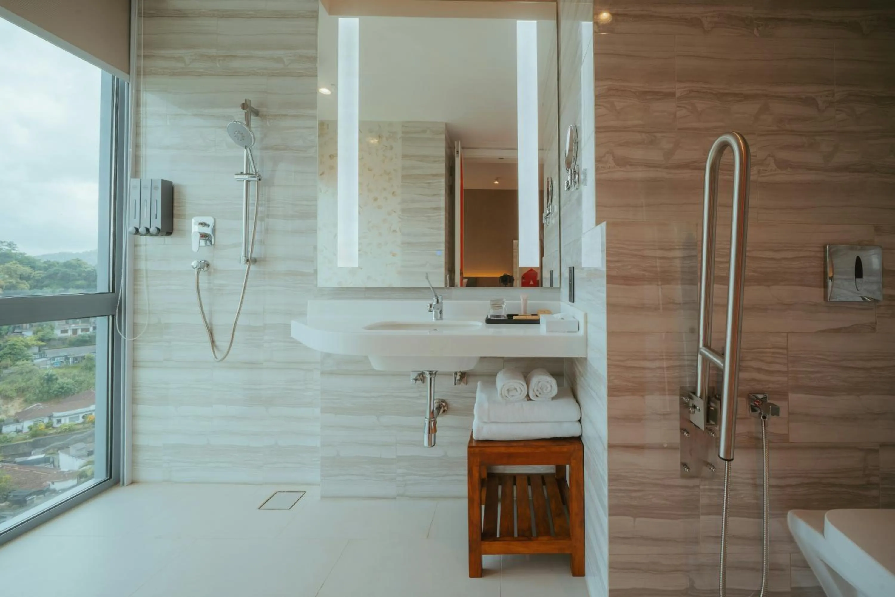 Bathroom in Kandy Myst by Cinnamon