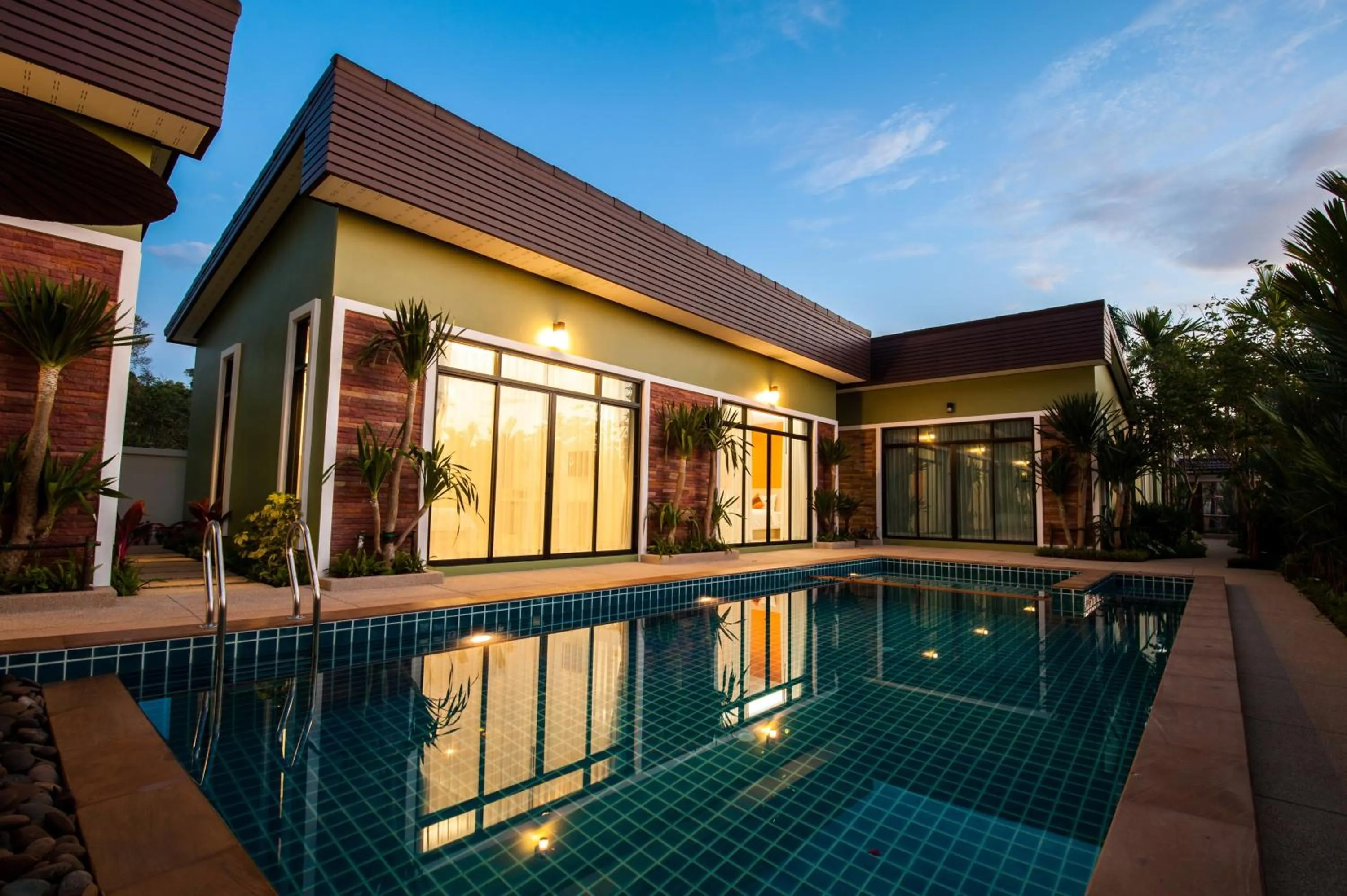 Swimming pool in Jinda Resort