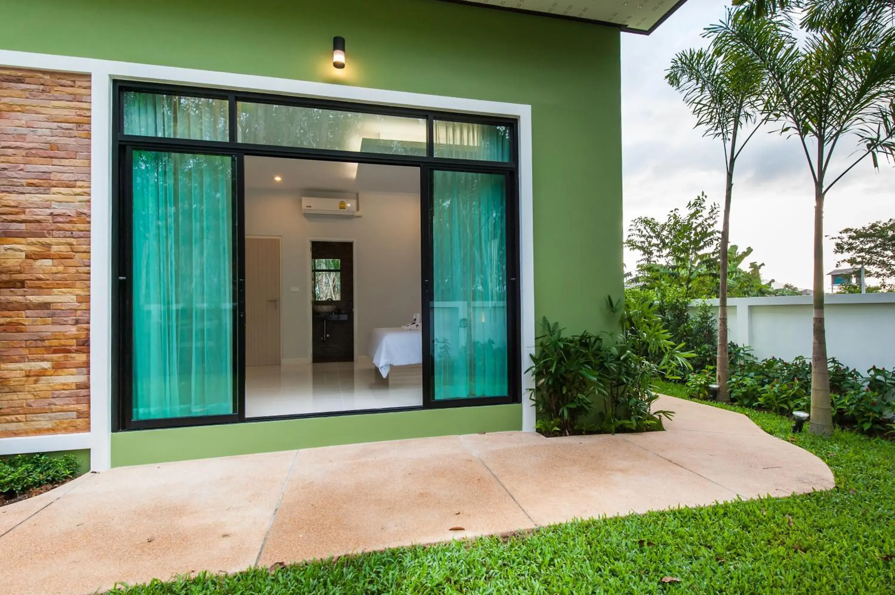 Facade/entrance in Jinda Resort Facade/entrance in Jinda Resort