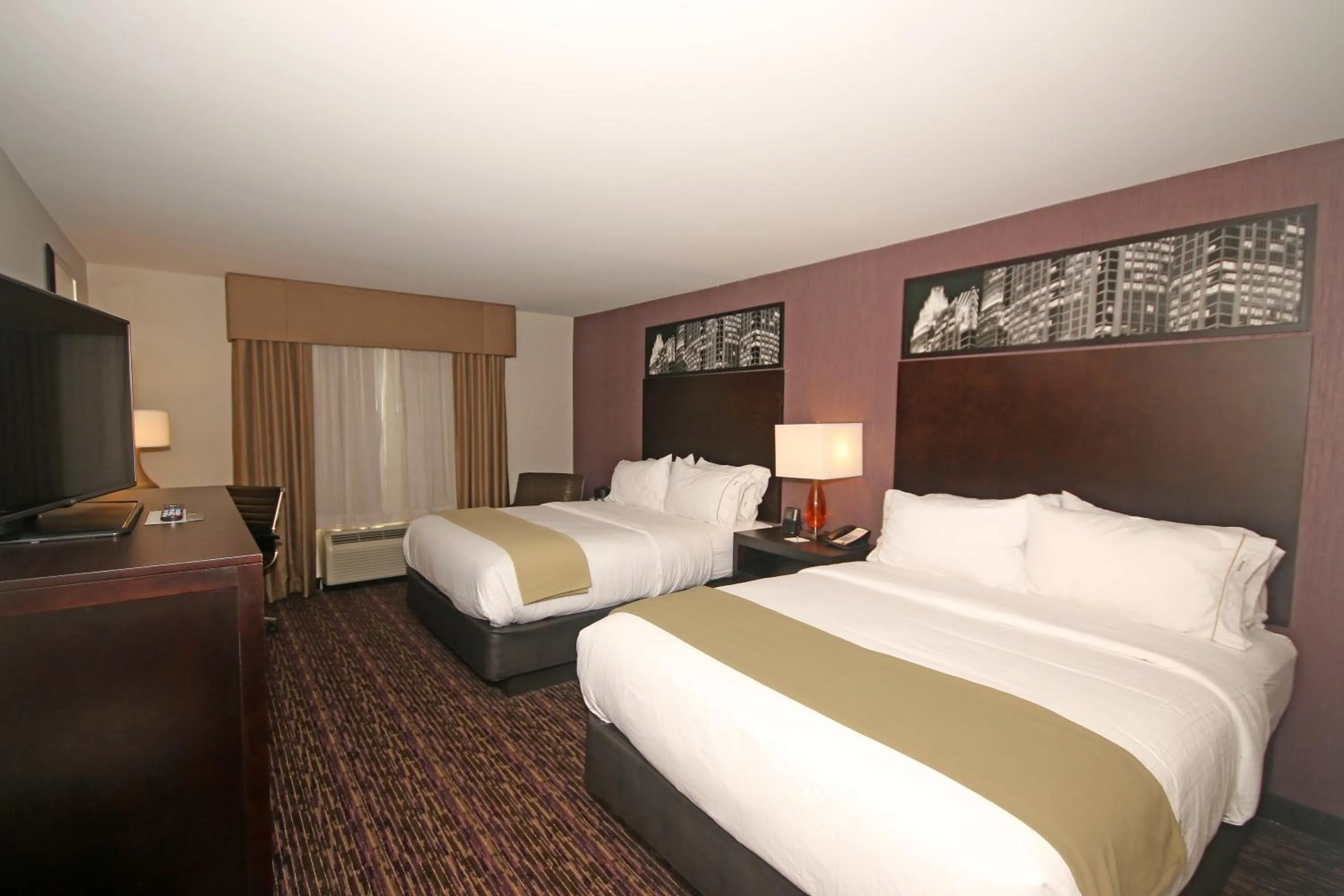 Photo of the whole room, Bed in Holiday Inn Express & Suites Charlotte North by IHG