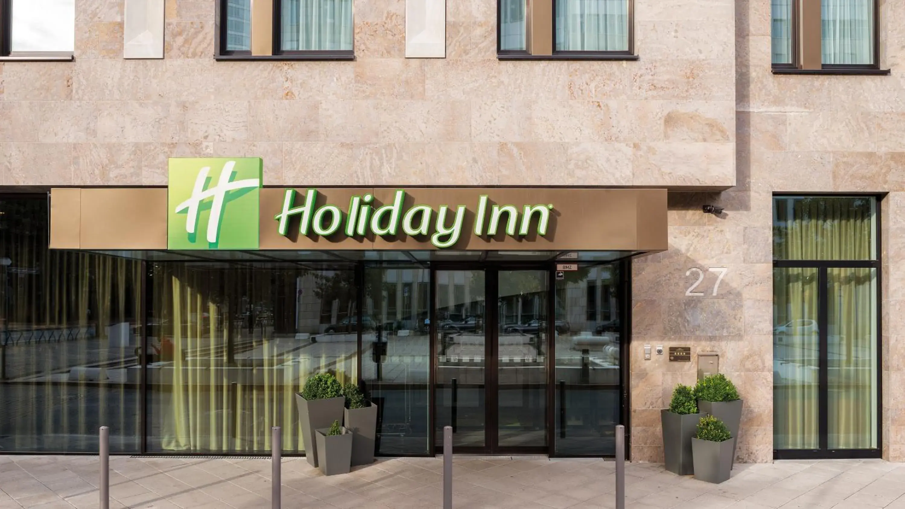 Property building in Holiday Inn Frankfurt - Alte Oper by IHG Property building in Holiday Inn Frankfurt - Alte Oper by IHG
