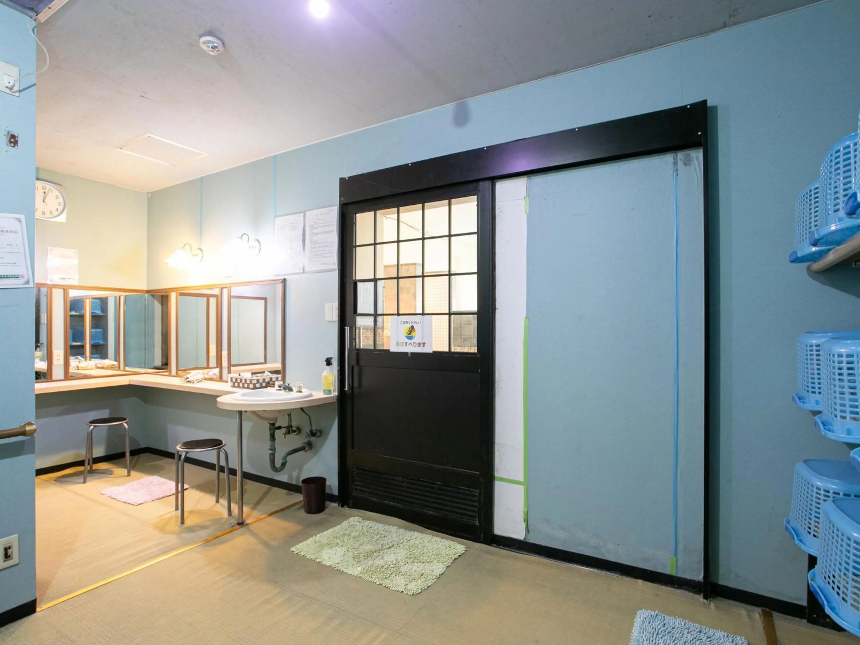 Public Bath in Hotel Hanagesiki