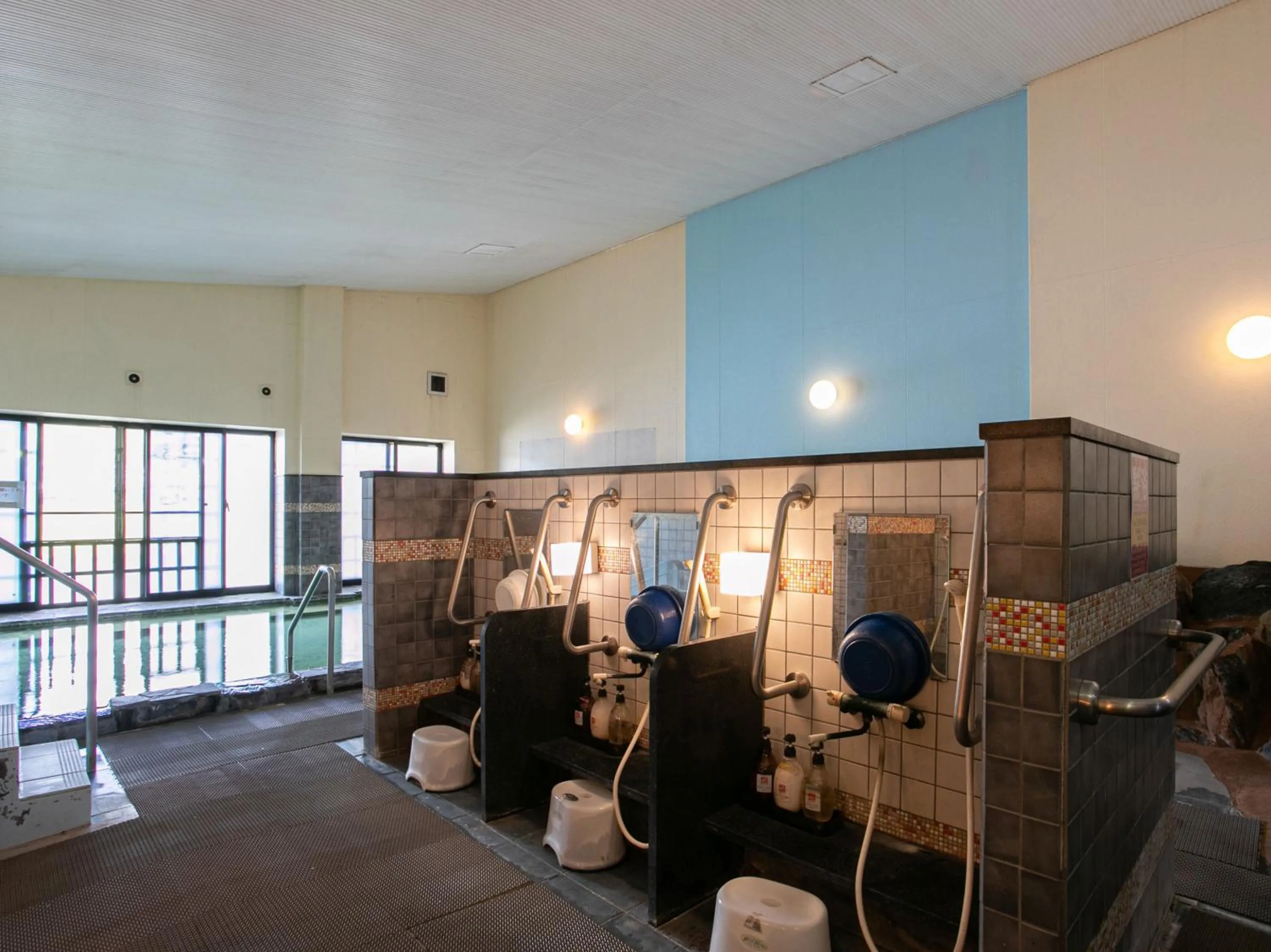 Public Bath in Hotel Hanagesiki