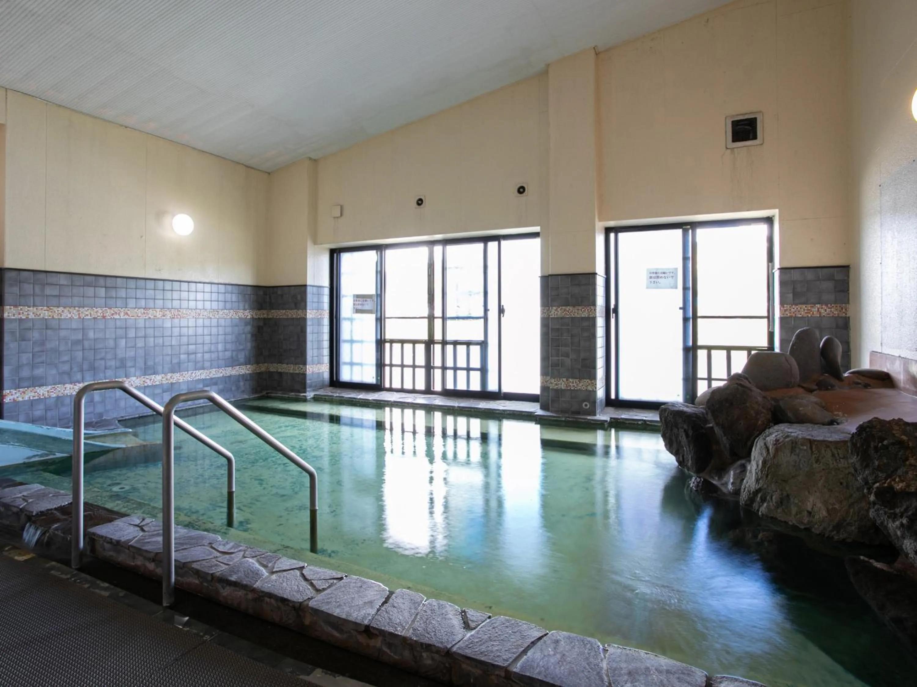 Public Bath in Hotel Hanagesiki