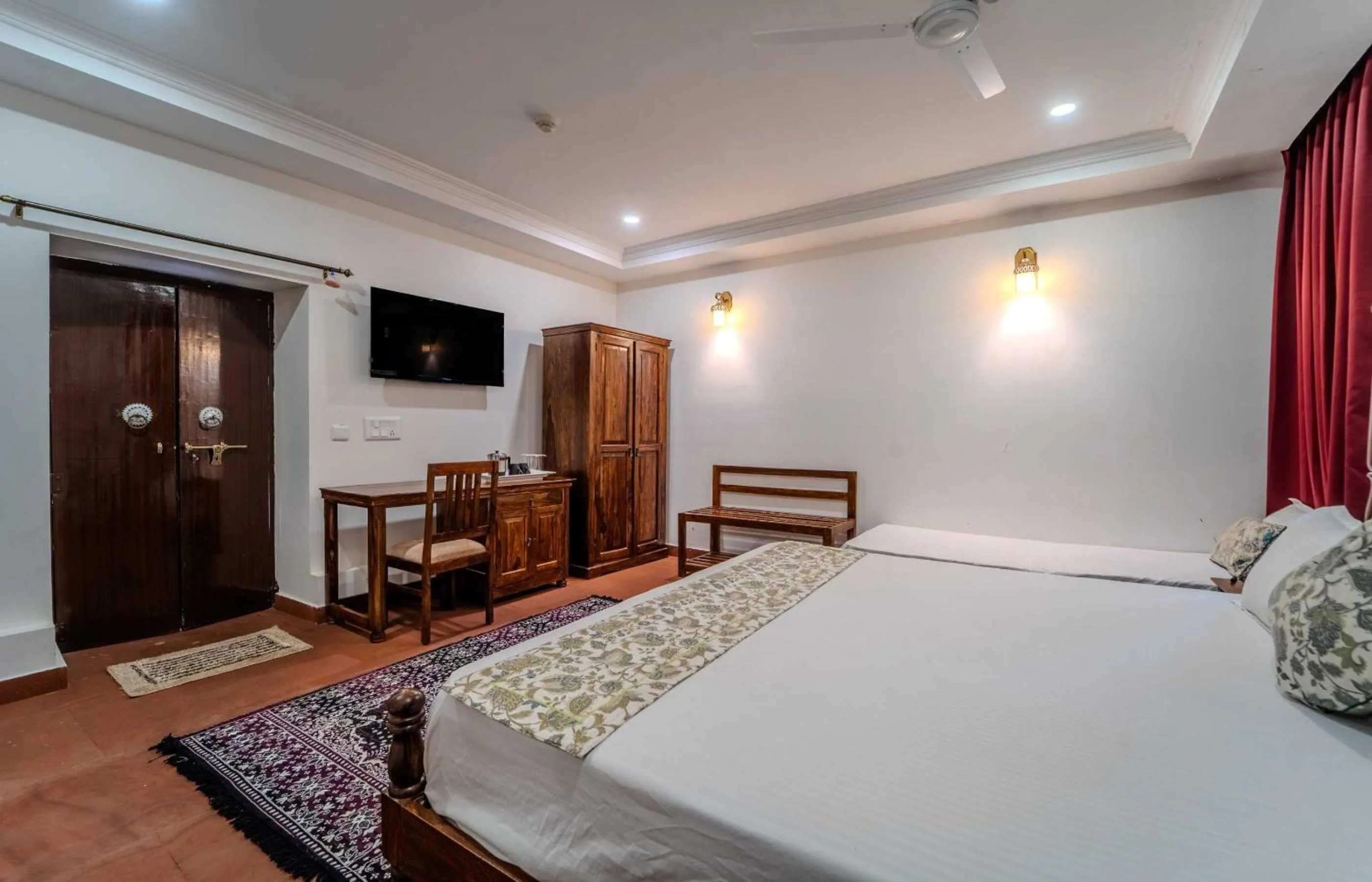 Photo of the whole room, Bed in Fort Khawa Palace and Resort