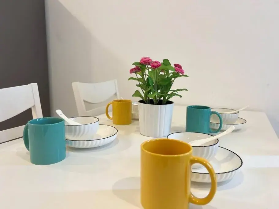 Dining area in The Robertson Bukit Bintang by DeUrban Dining area in The Robertson Bukit Bintang by DeUrban