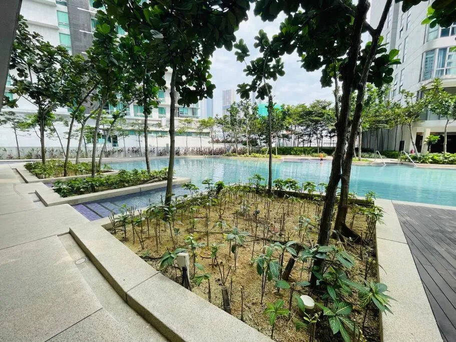 Natural landscape in The Robertson Bukit Bintang by DeUrban