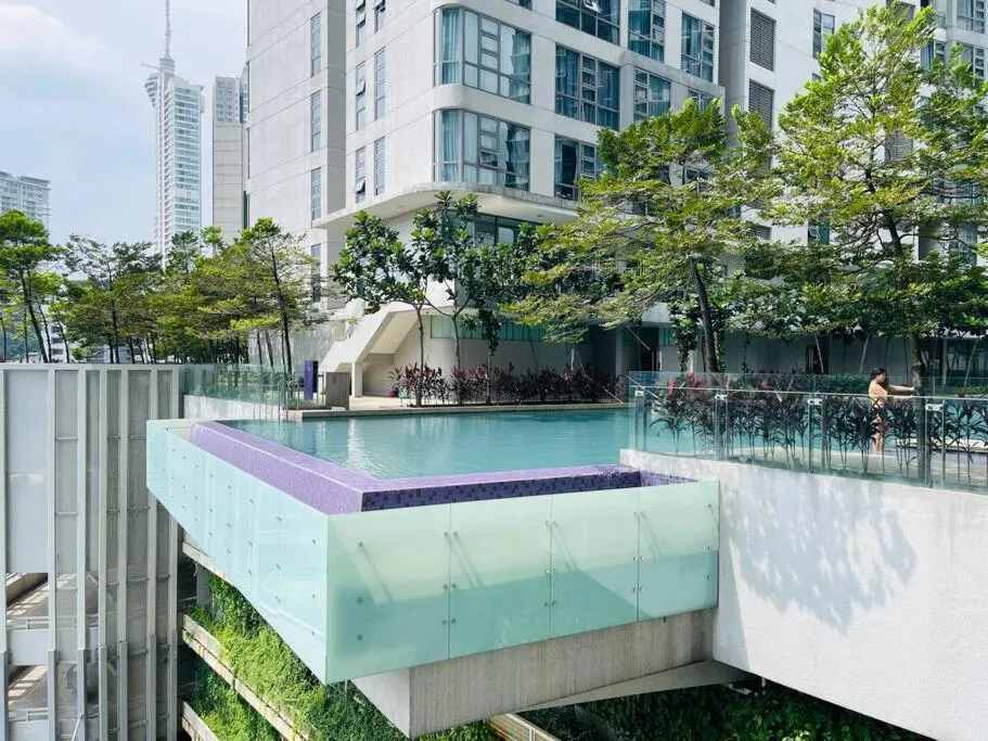 Swimming pool in The Robertson Bukit Bintang by DeUrban