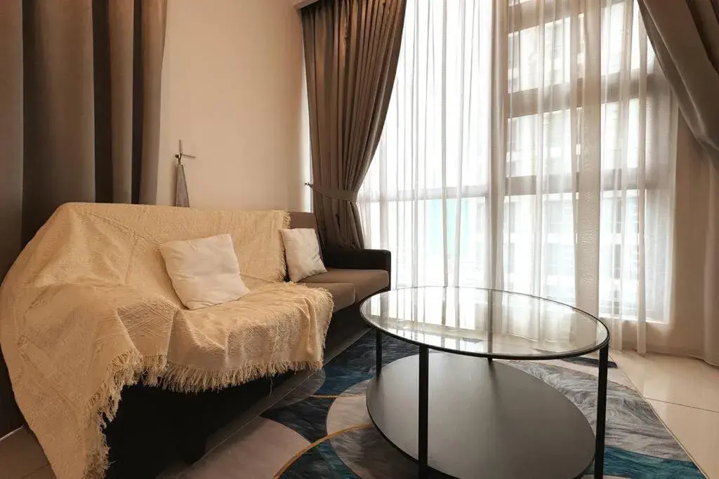 Living room, Bed in The Robertson Bukit Bintang by DeUrban Living room, Bed in The Robertson Bukit Bintang by DeUrban