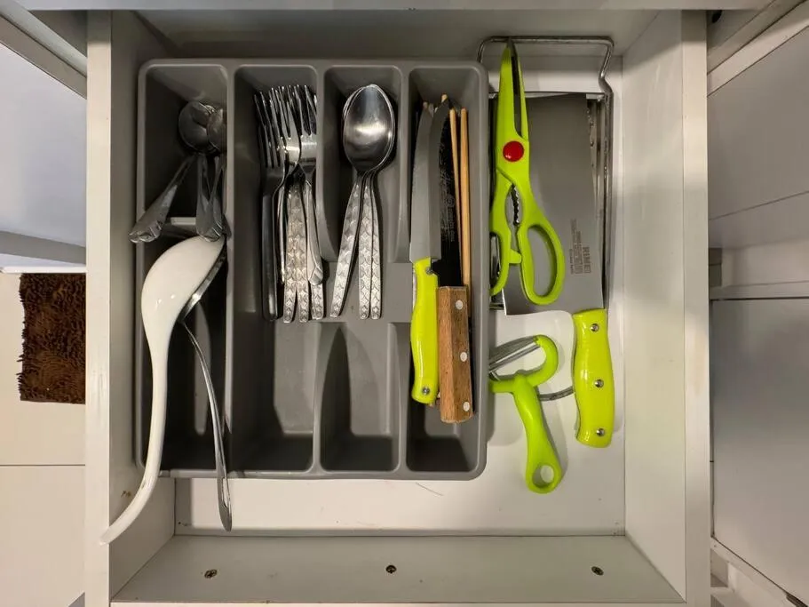 Kitchen or kitchenette in The Robertson Bukit Bintang by DeUrban