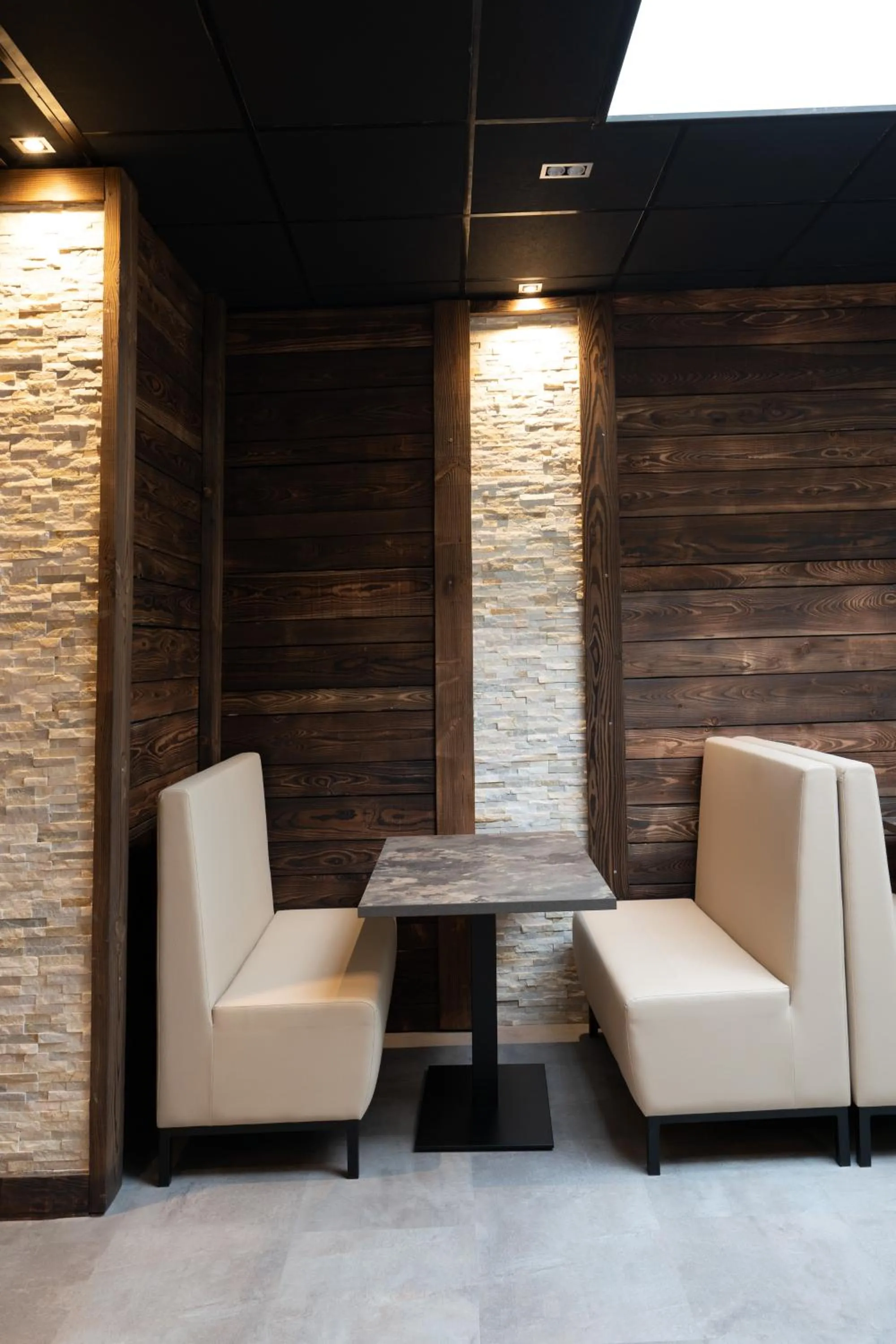 Restaurant/places to eat in Le Genève