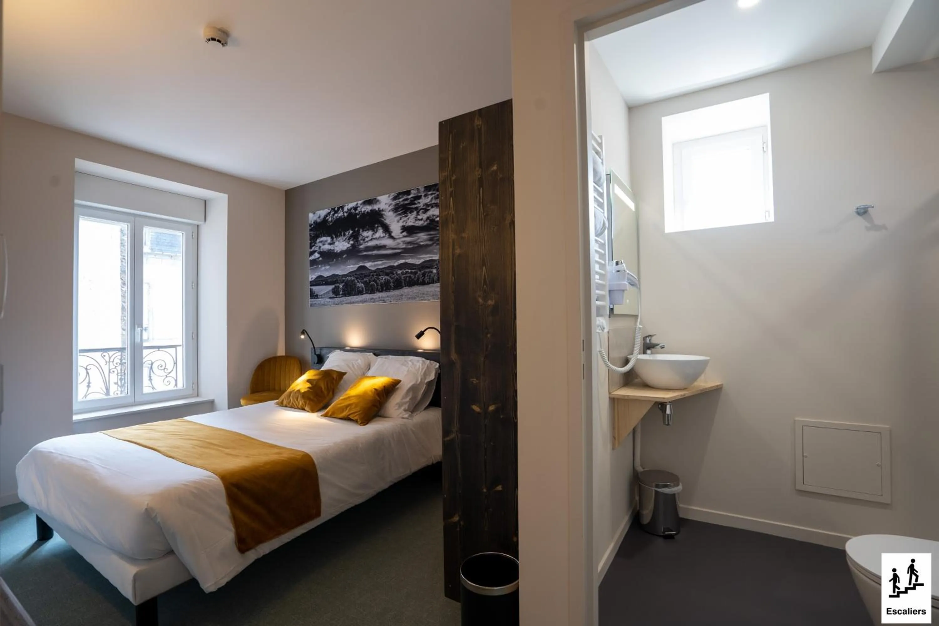 Bedroom, Bed in Le Genève