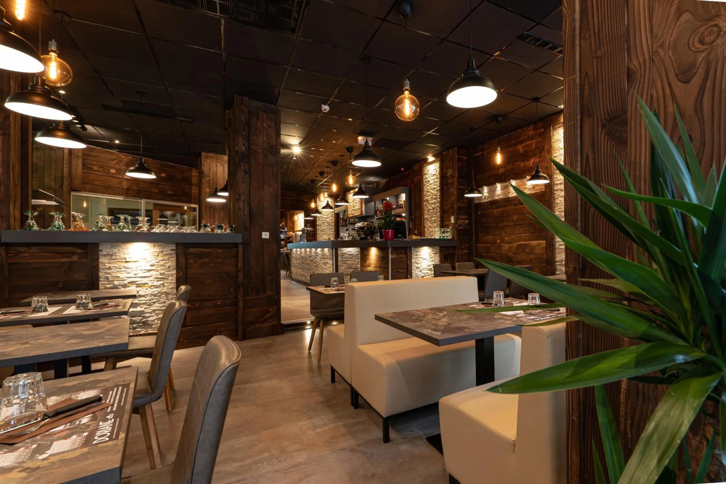 Restaurant/places to eat in Le Genève