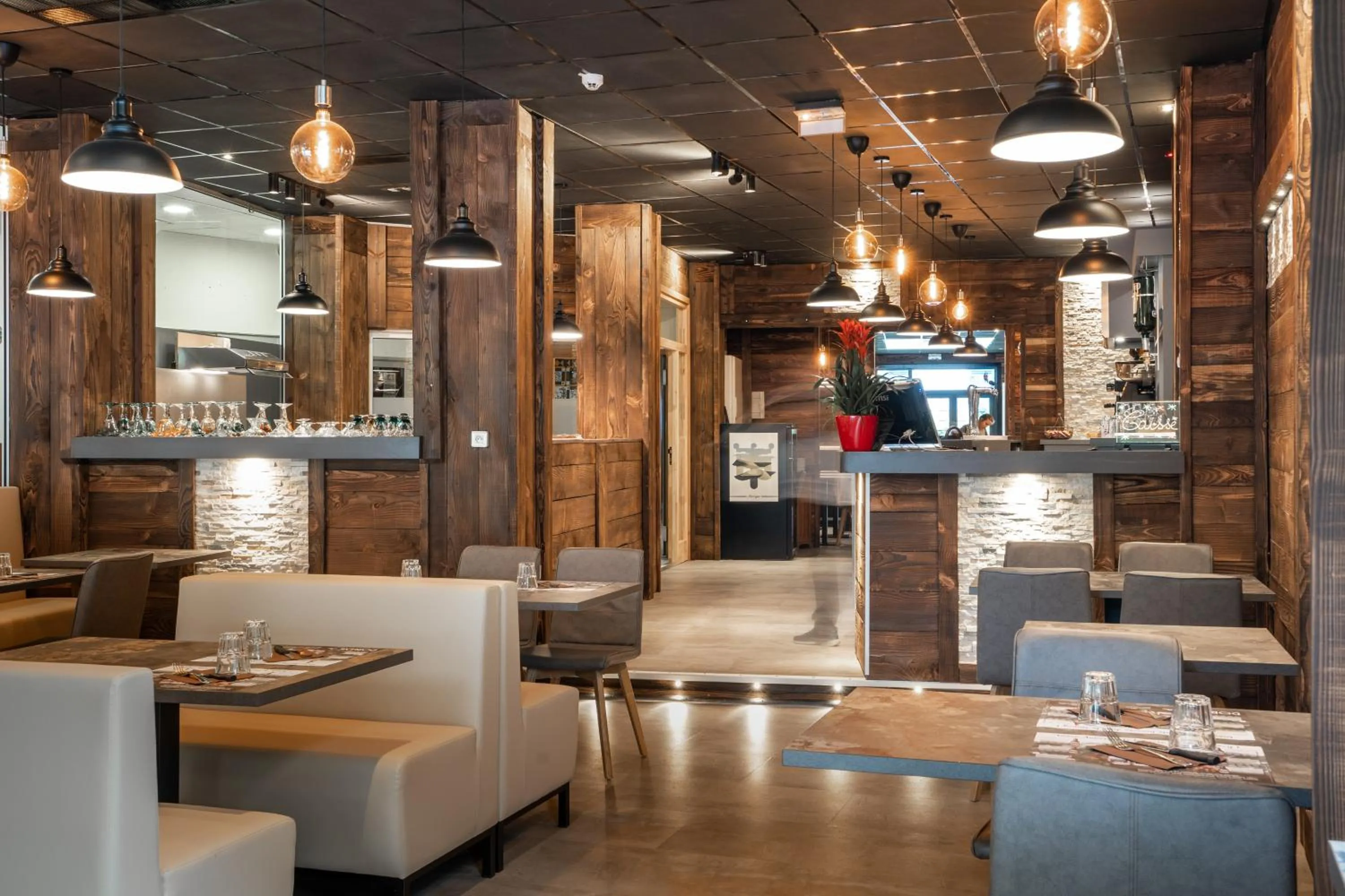 Restaurant/places to eat in Le Genève