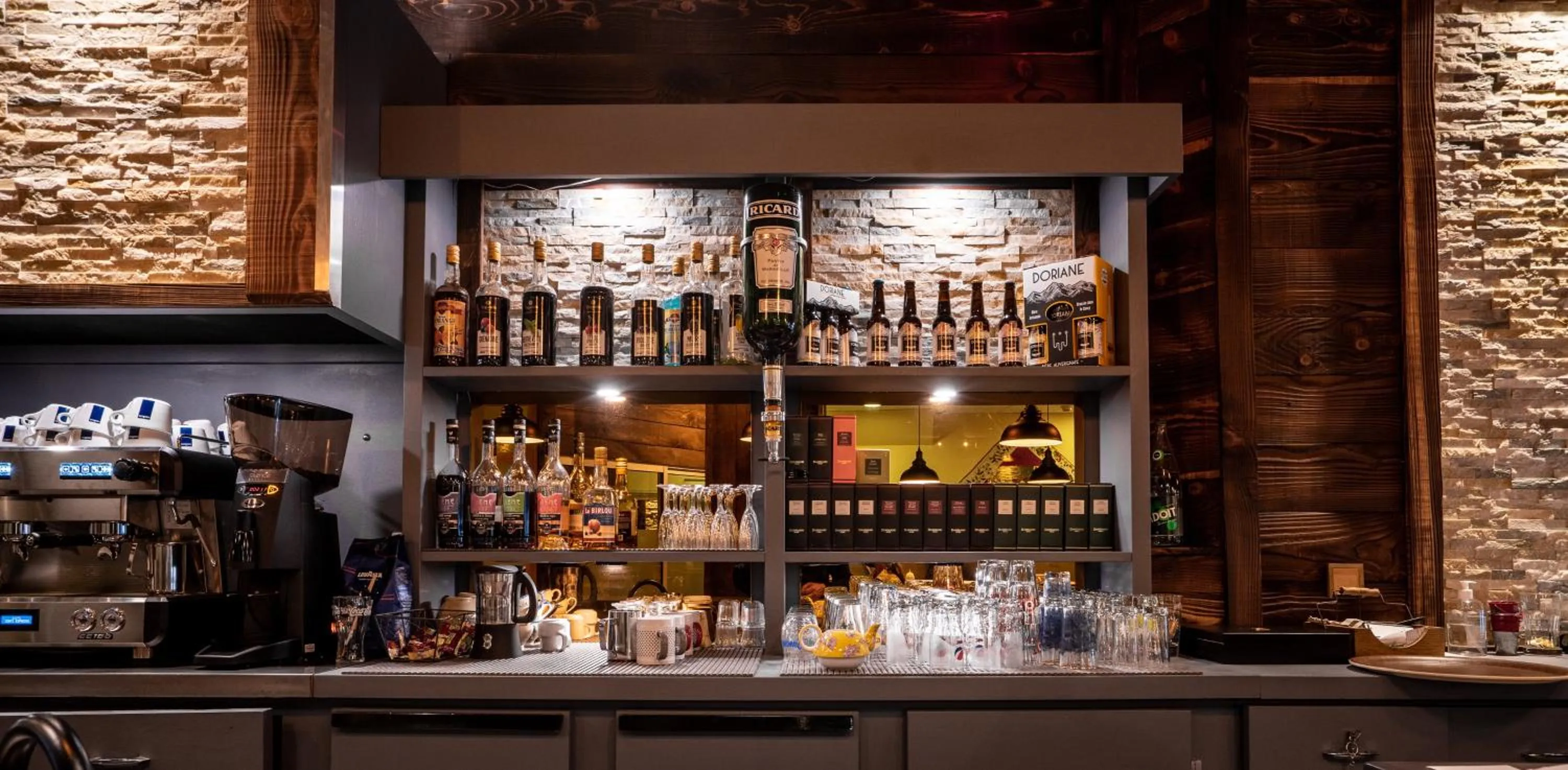 Restaurant/places to eat in Le Genève