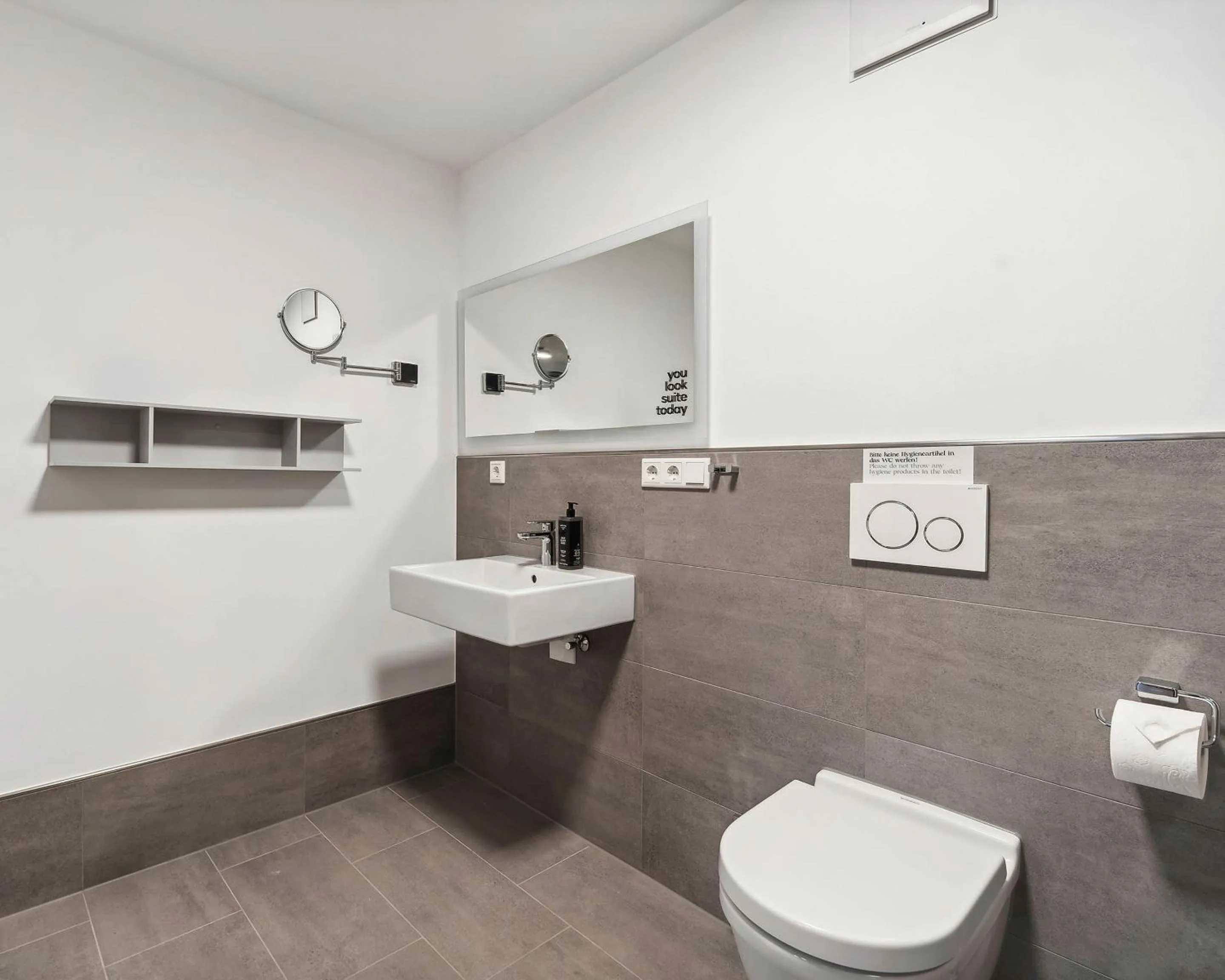 Toilet in Limehome Kassel Wilhelmsstraße