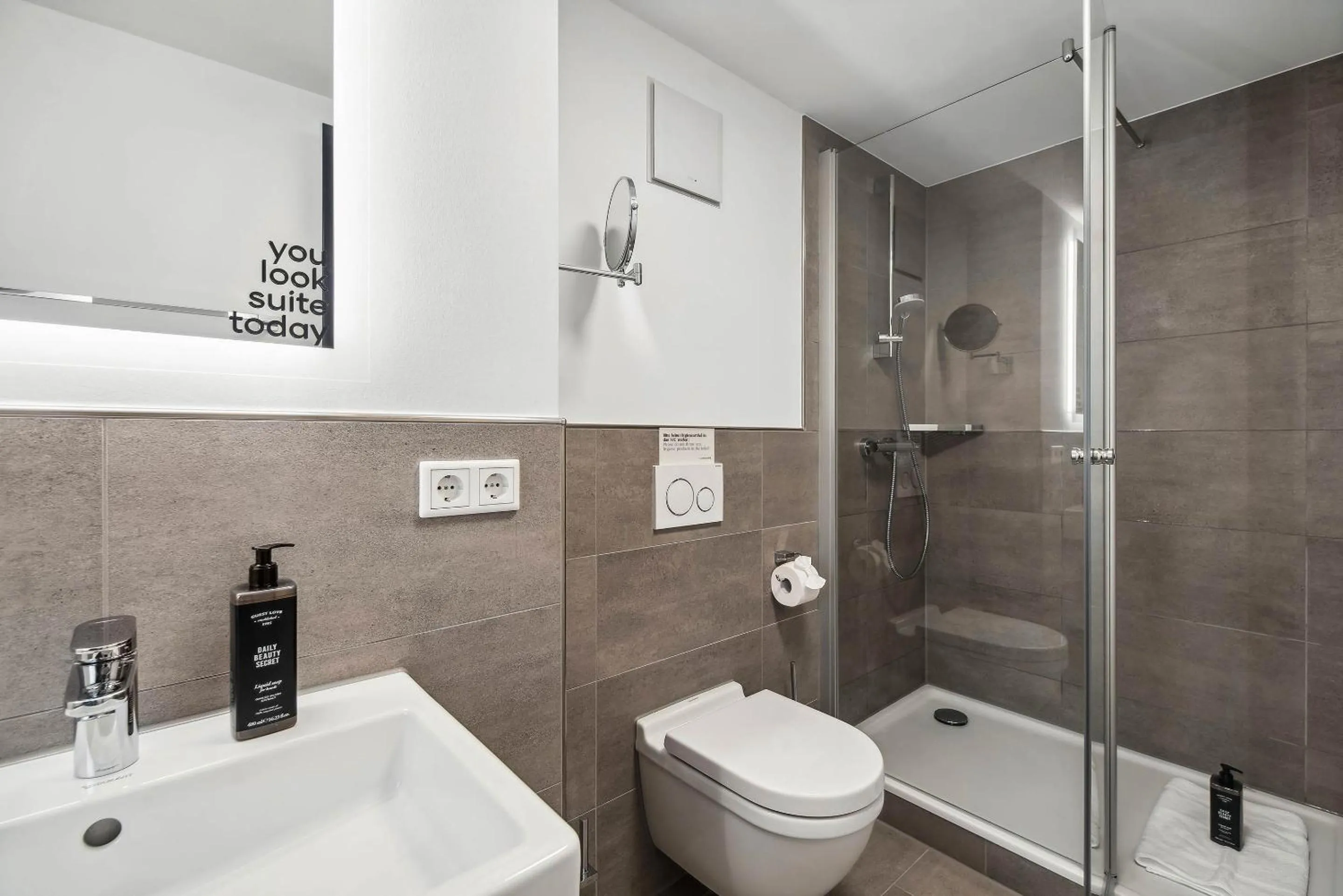 Shower in Limehome Kassel Wilhelmsstraße