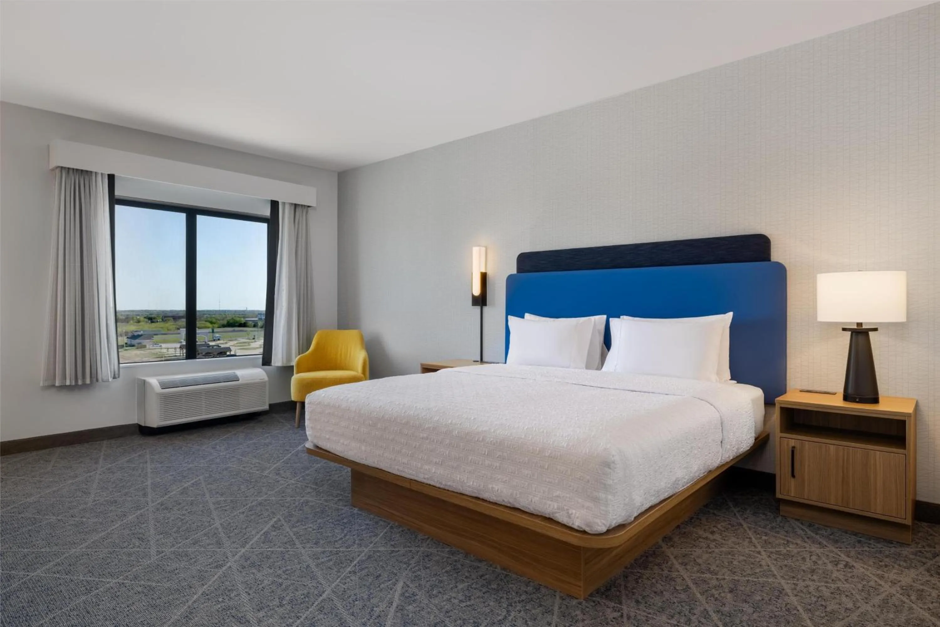 Bed in Hampton Inn By Hilton Wichita Falls North