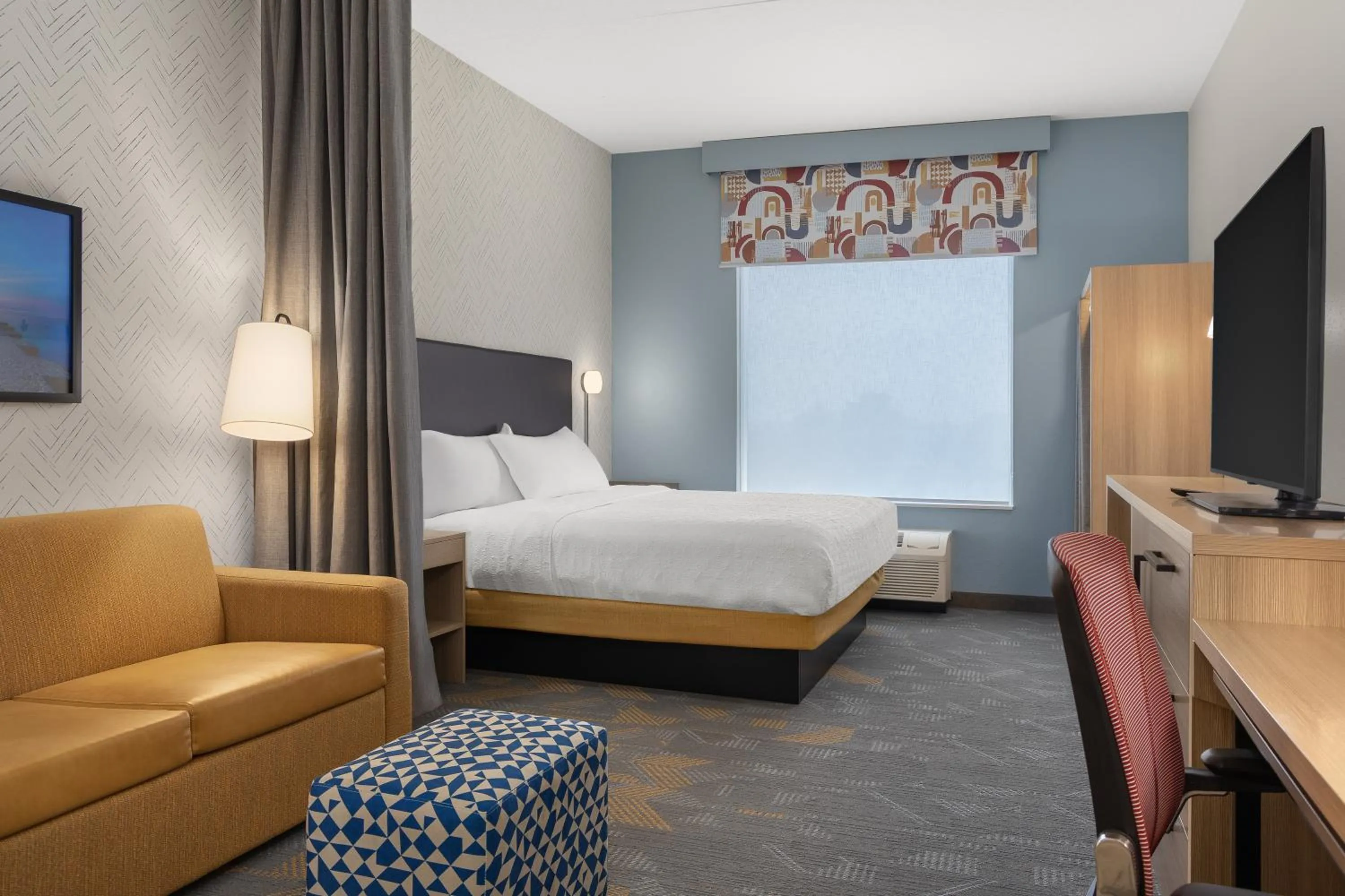 Bed in Home2 Suites By Hilton Woodstock On