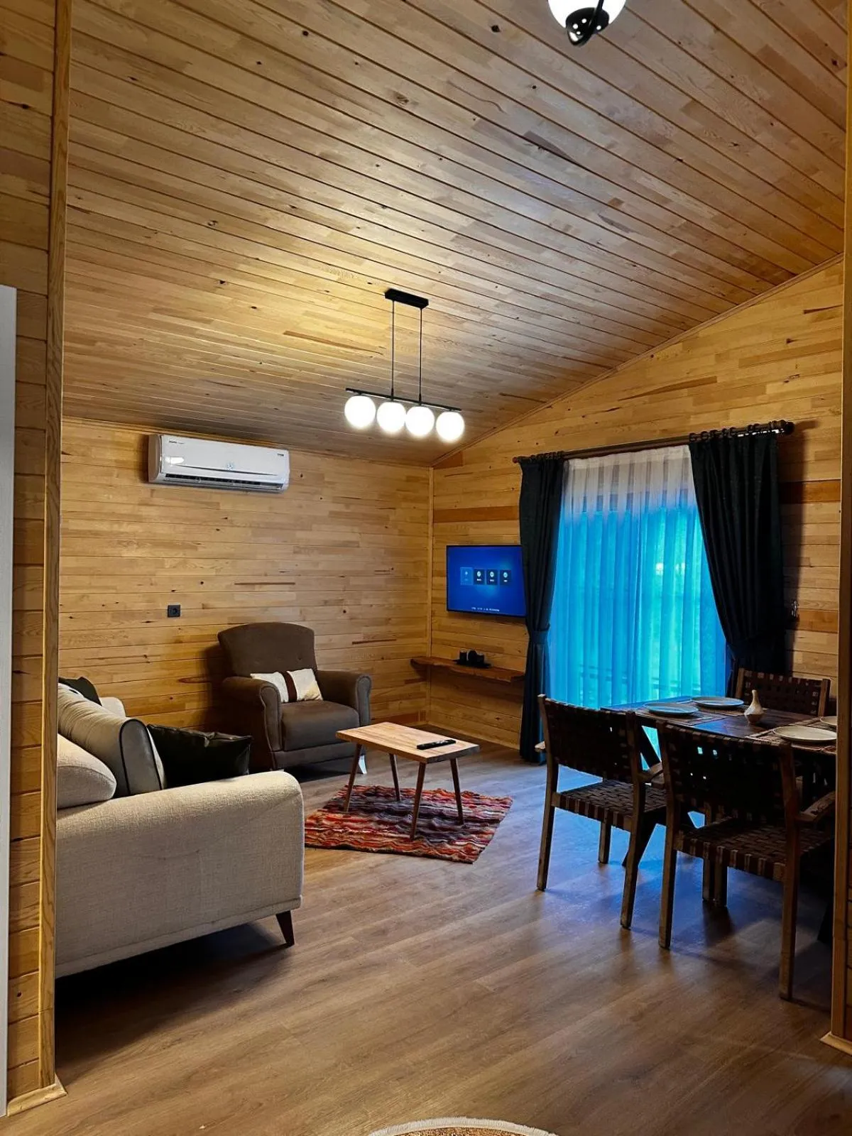 Communal lounge/ TV room in Cirali Simge Holiday Houses